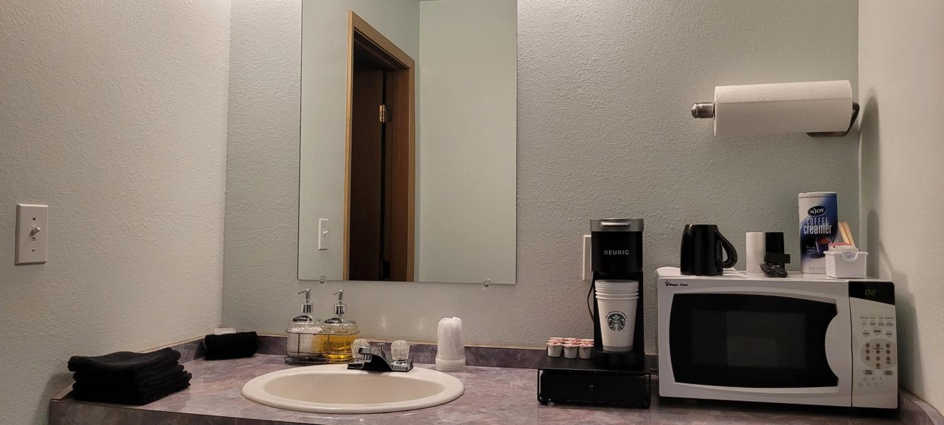 Queen Room photo 2