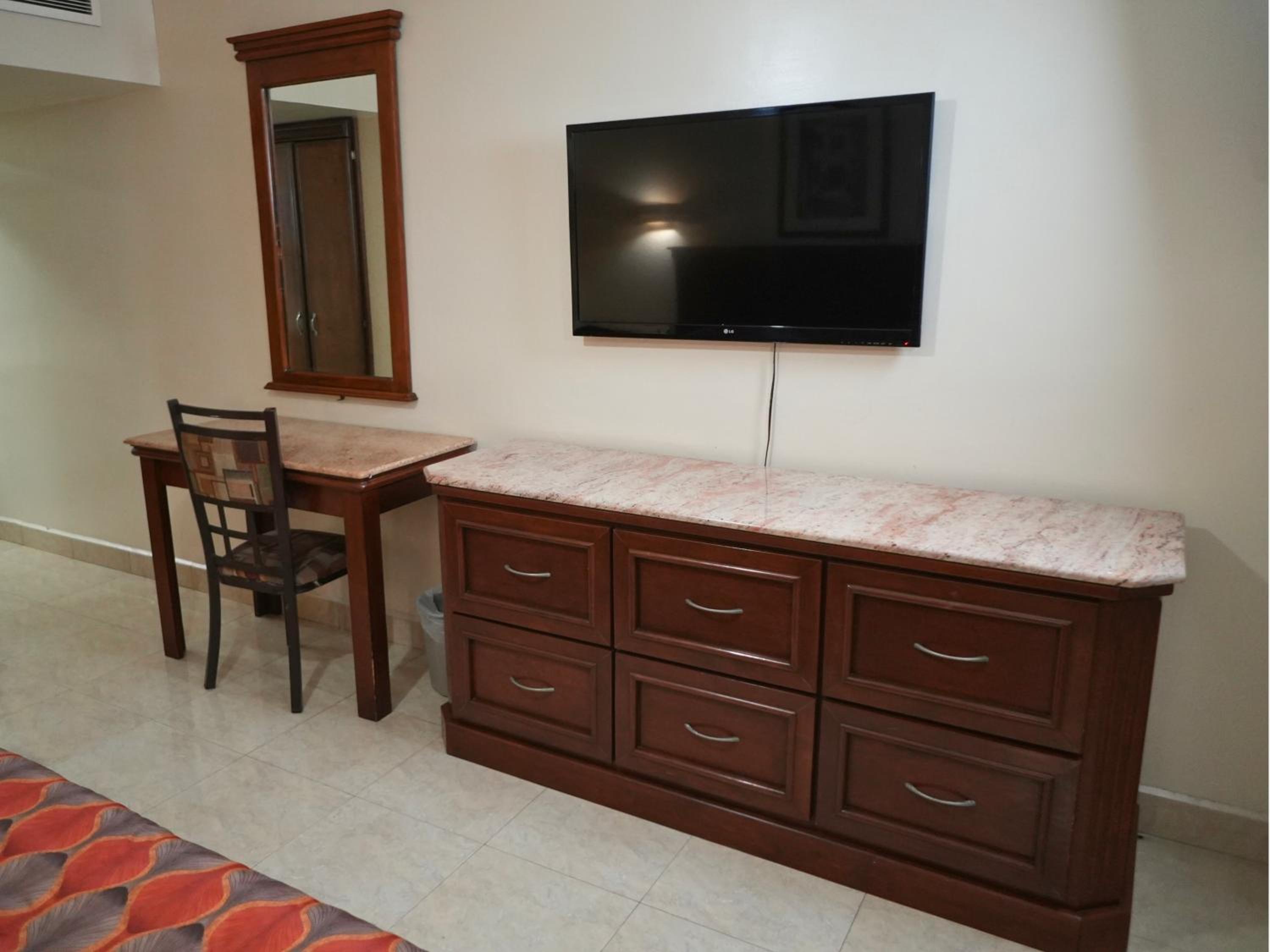 Economic Room with Extra Large Bed photo 3