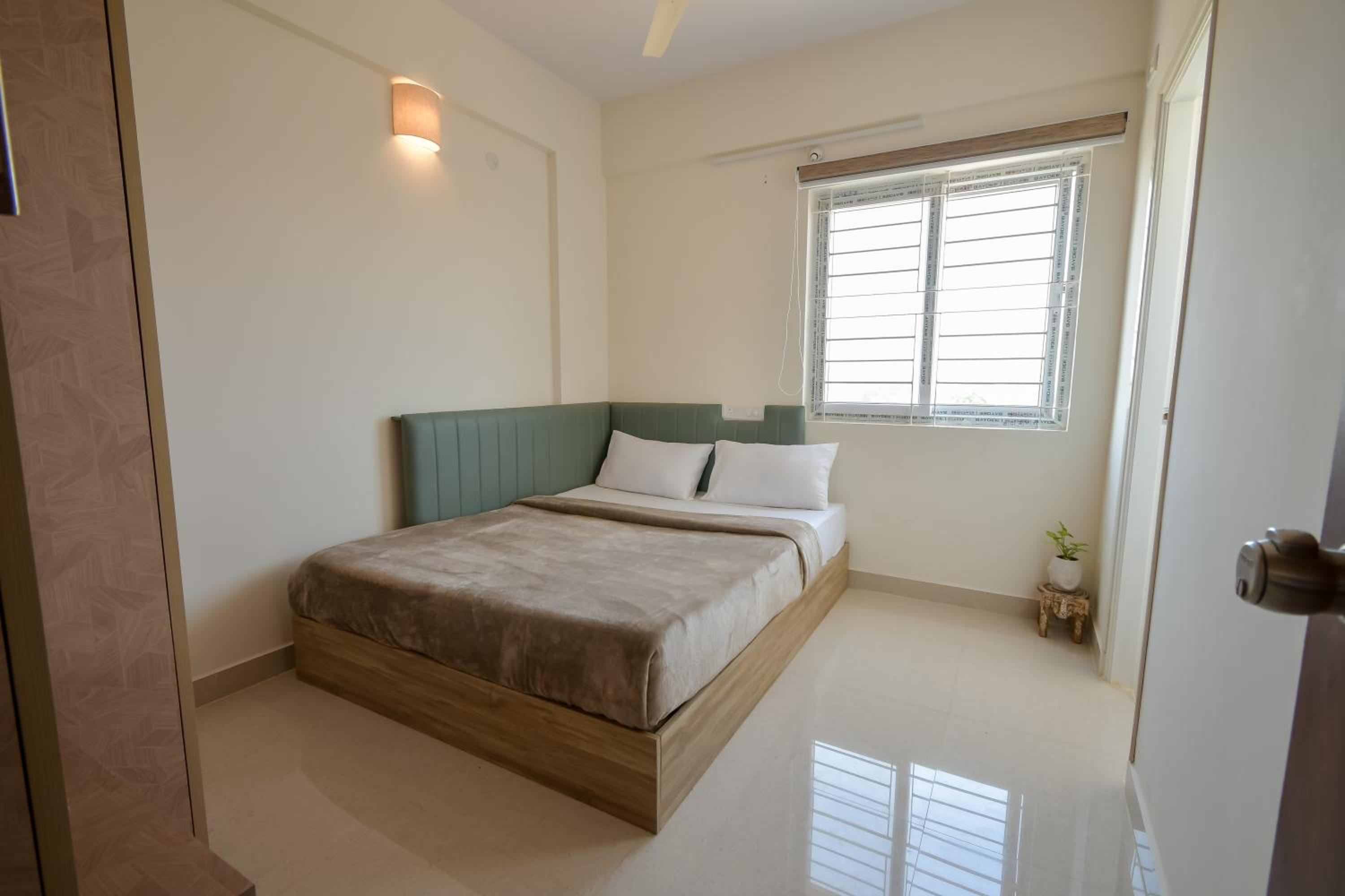 Deluxe One-Bedroom Apartment - Photo 30