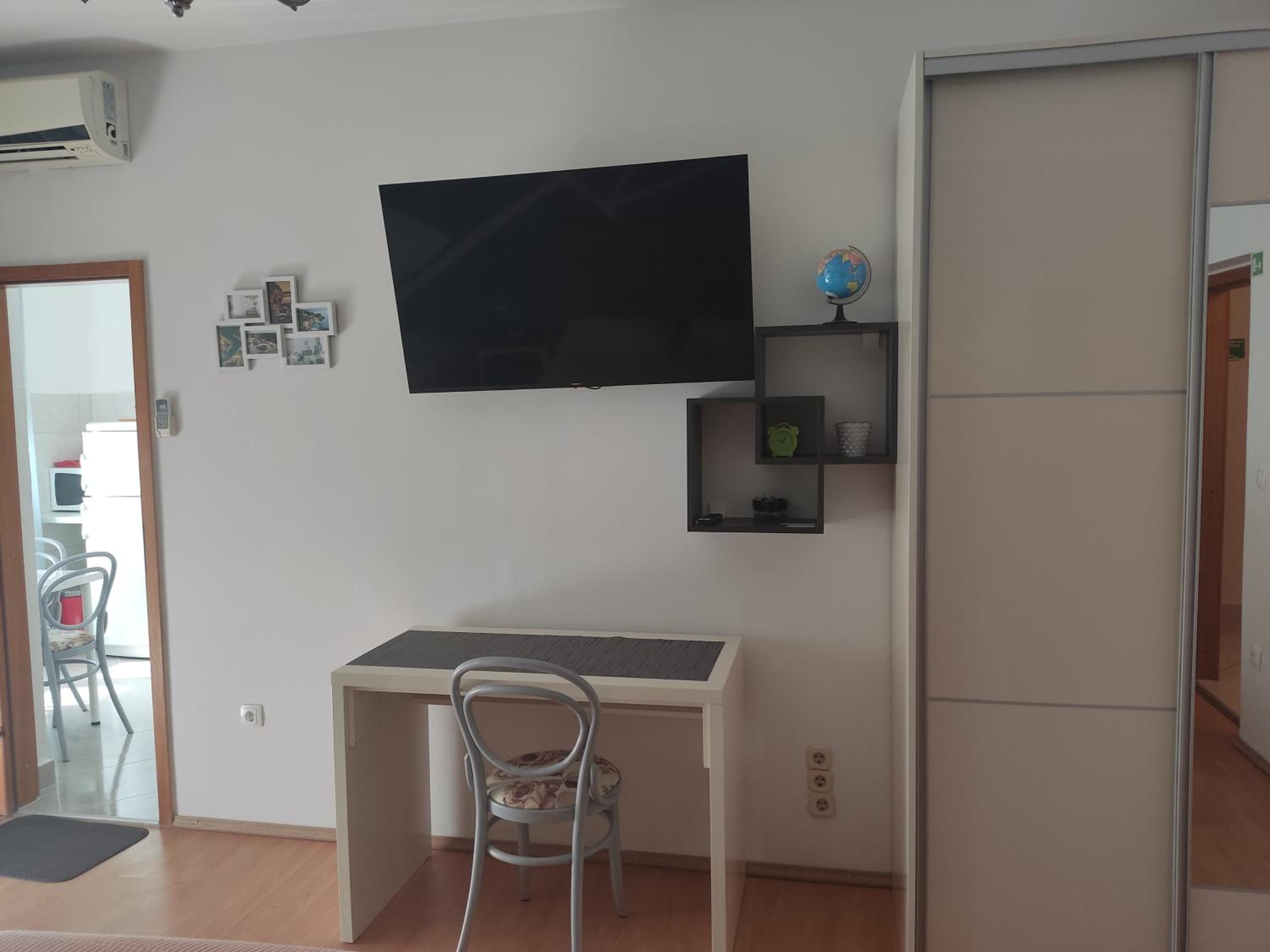 One-Bedroom Apartment photo 3