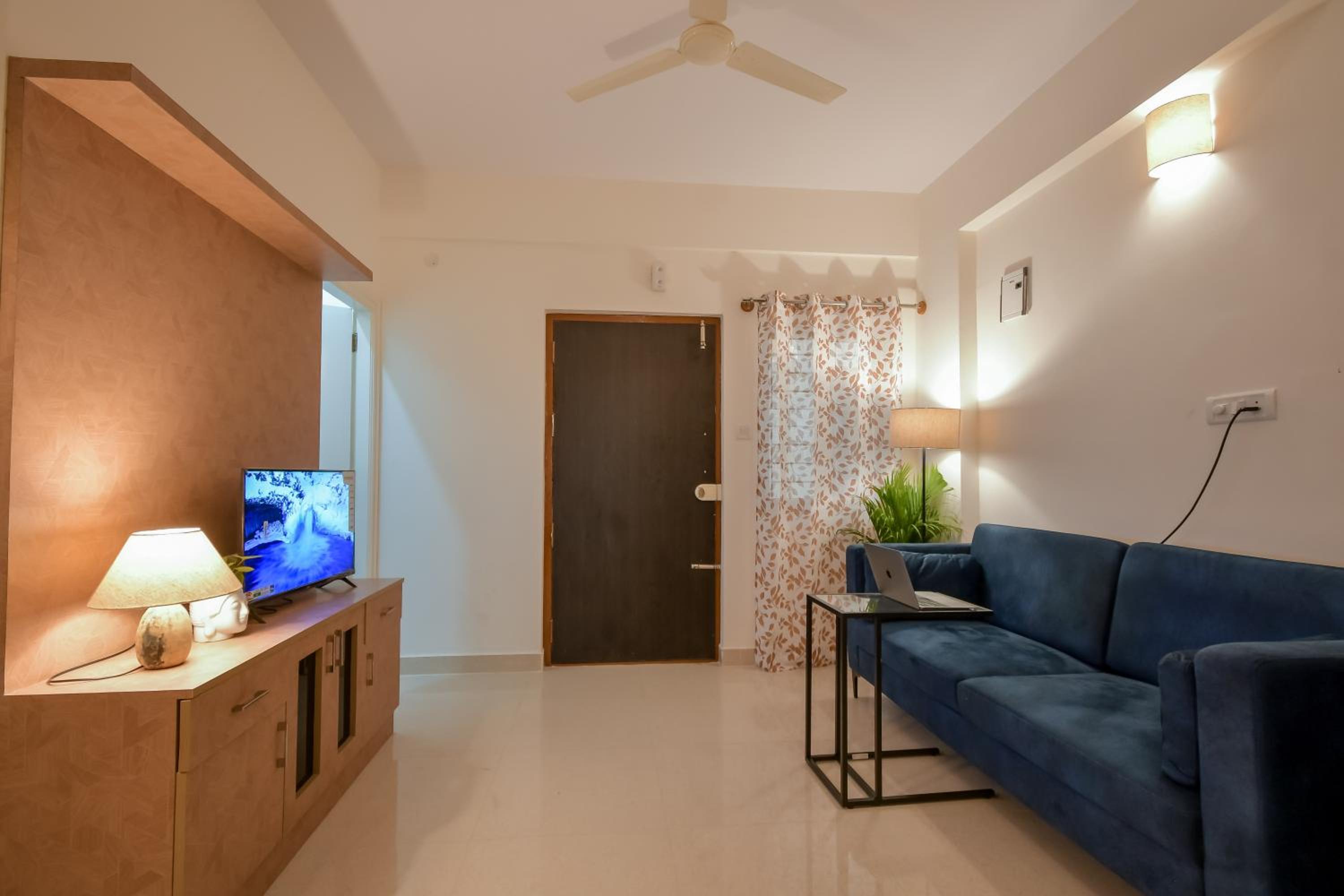 Deluxe One-Bedroom Apartment - Photo 1
