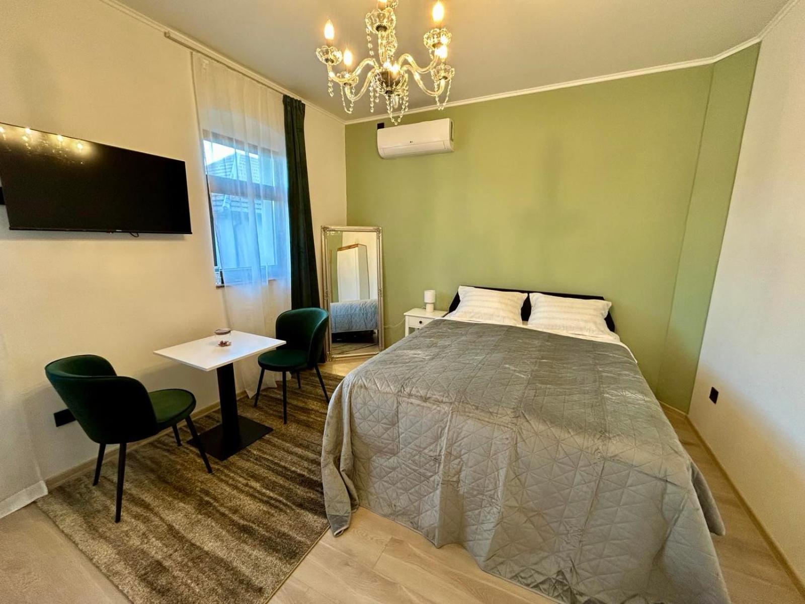 Deluxe King Room photo 1
