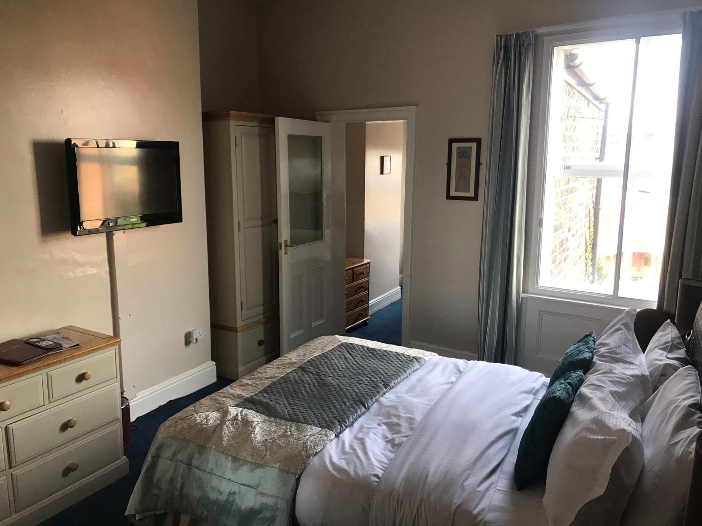 Family Suite (2 Adults + 2 Children) - Photo 4