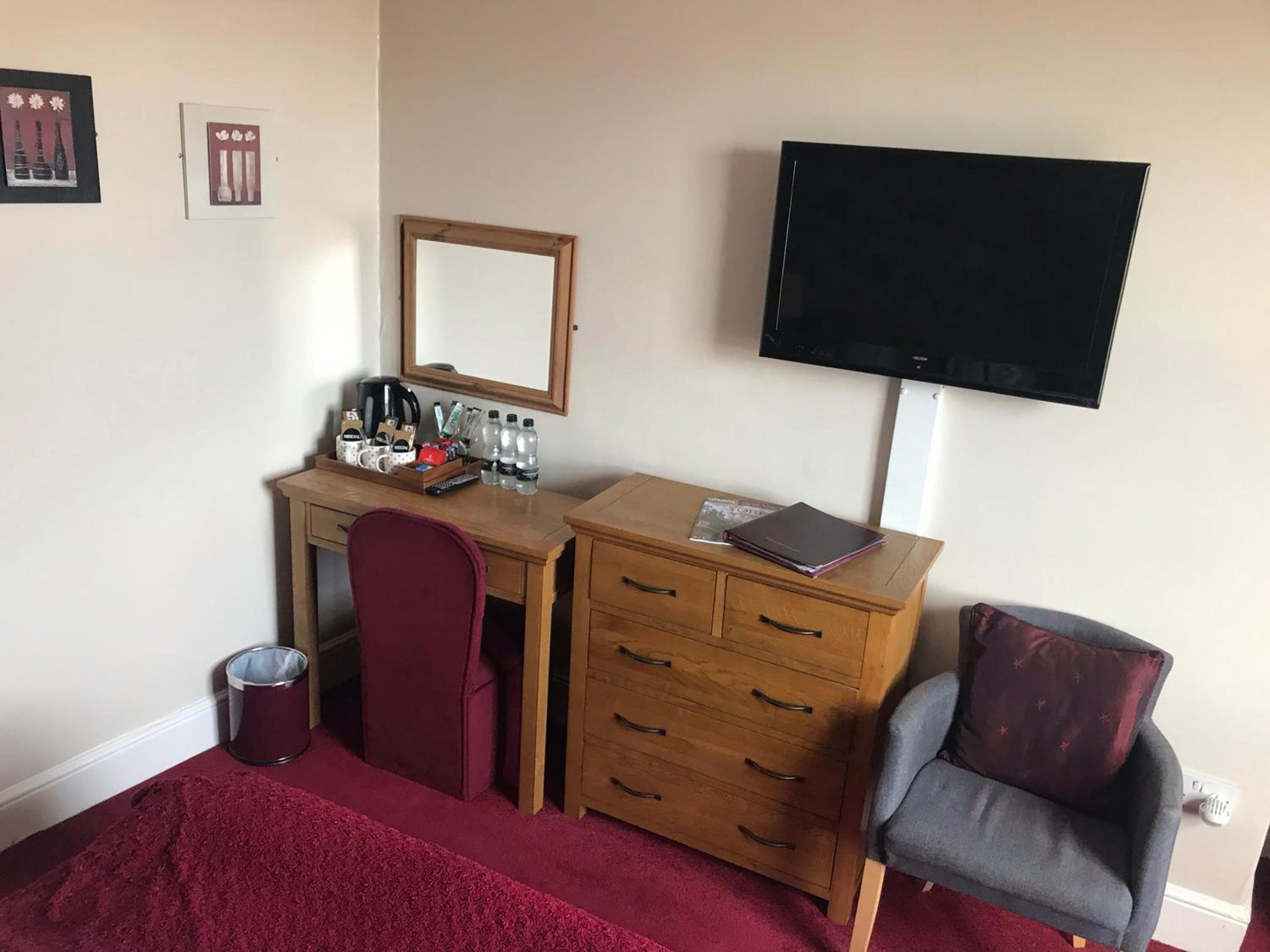 Family Room (2 Adults + 1 Child) - Photo 1