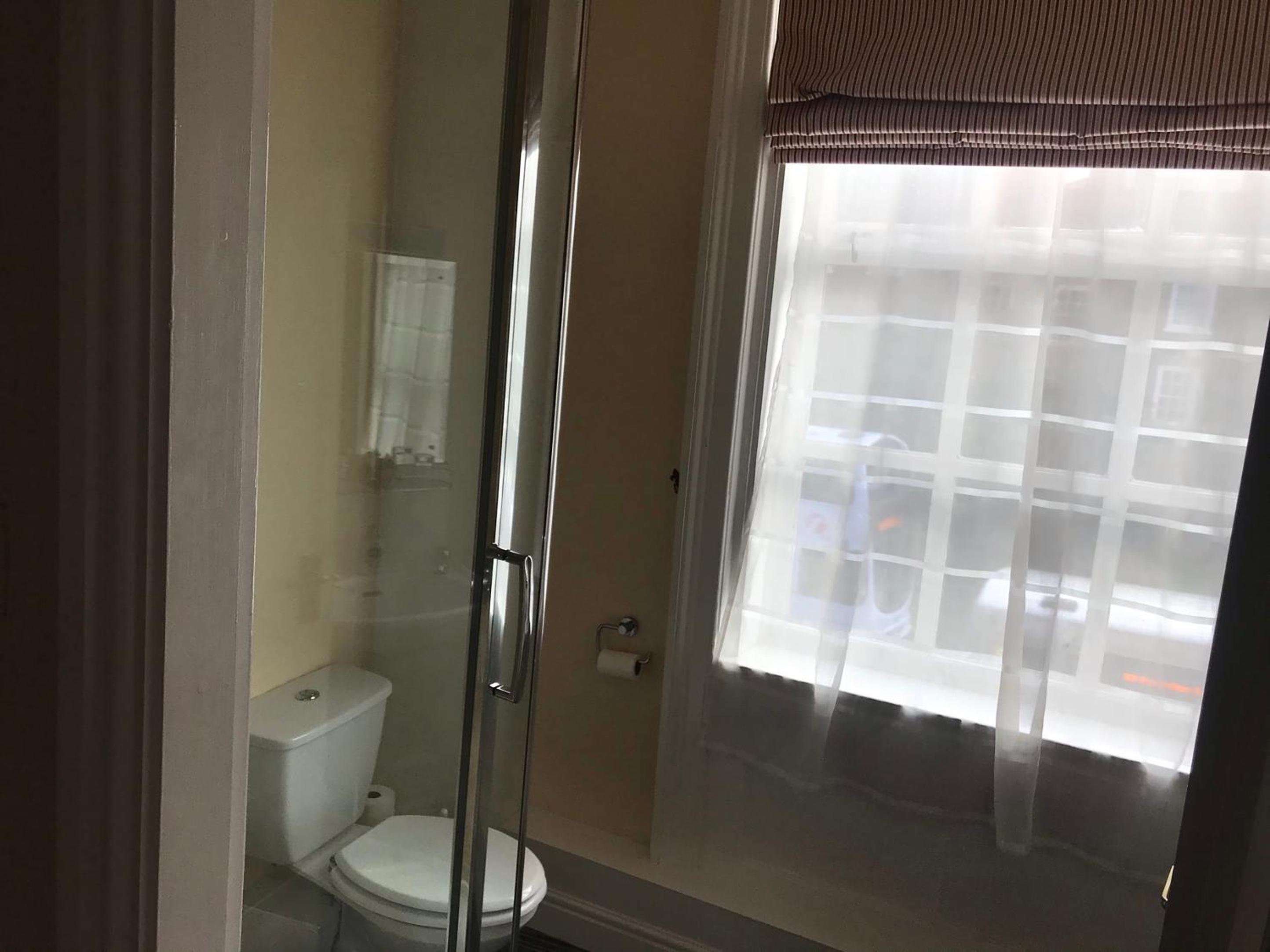 Twin Room - Photo 9