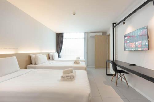 Connecting Room - Photo 11