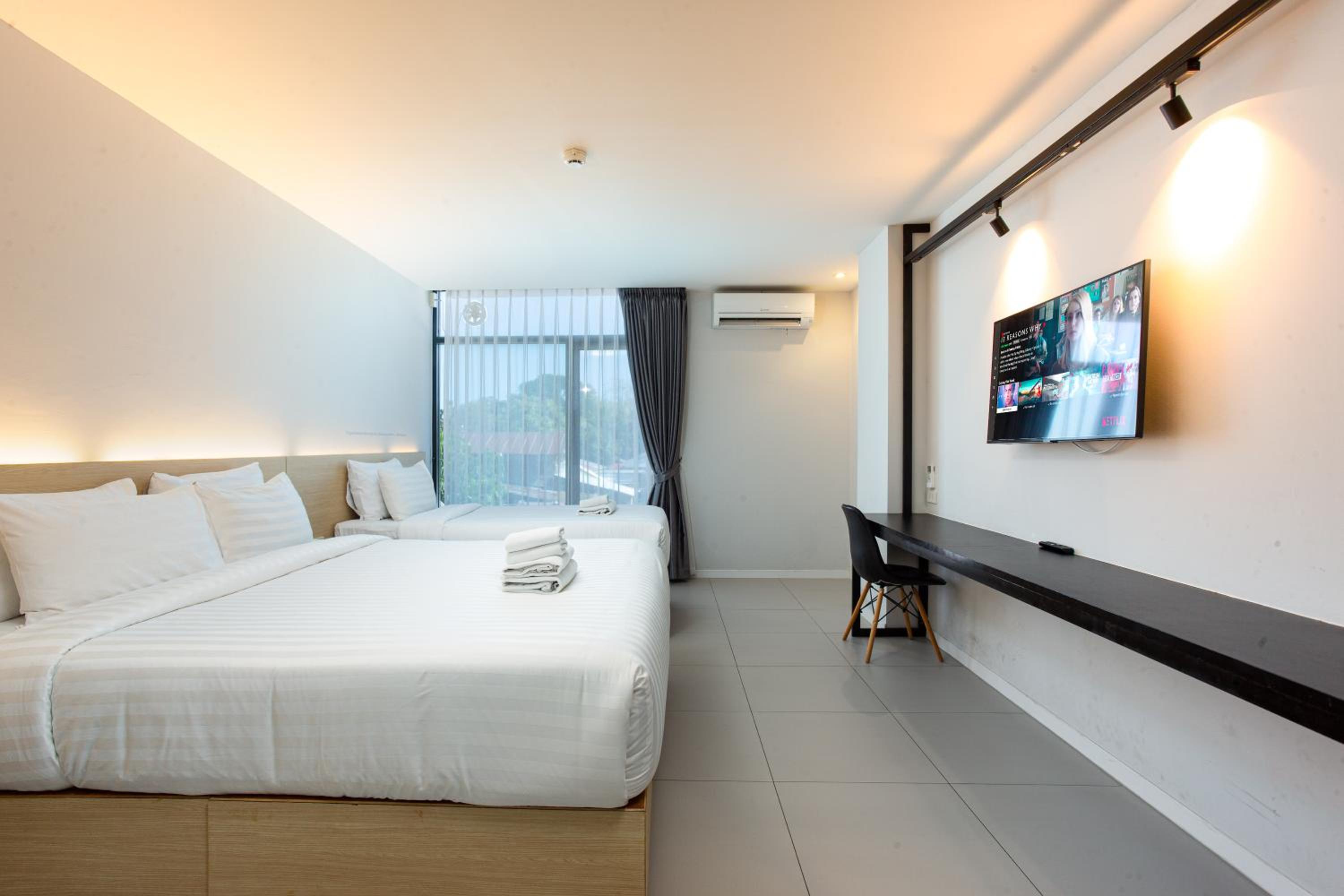 Standard Family Room 3 - Photo 10