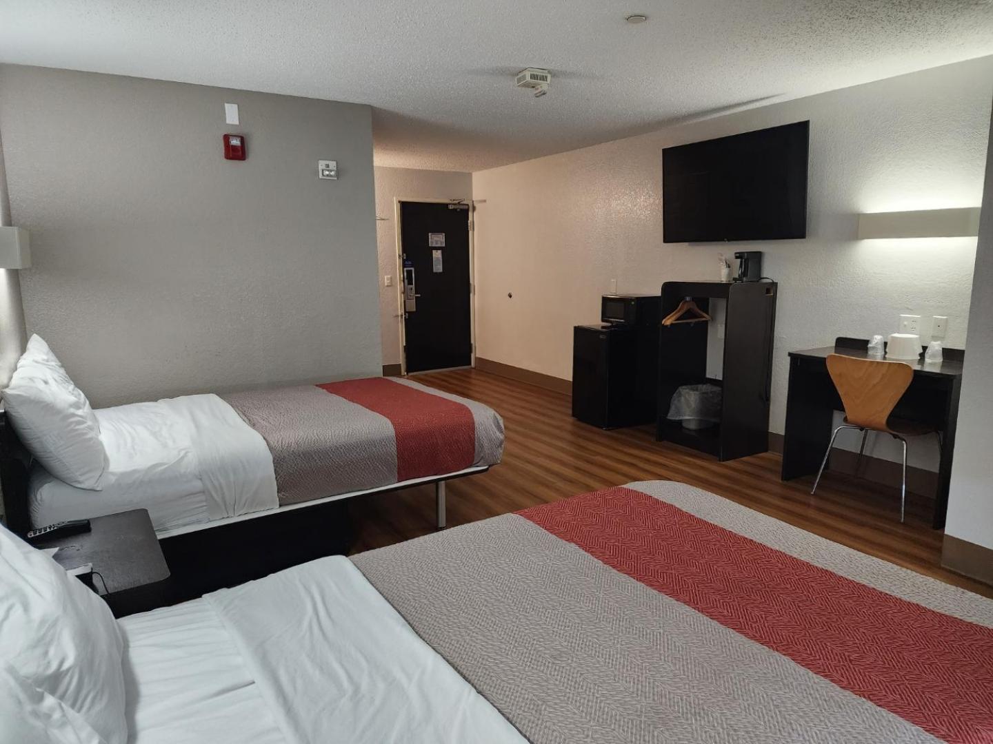 2 Full Beds | ADA/Tub/Kitchen