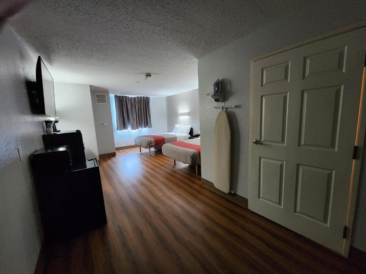 2 Full Beds | ADA/Tub/Premium/Micfridge