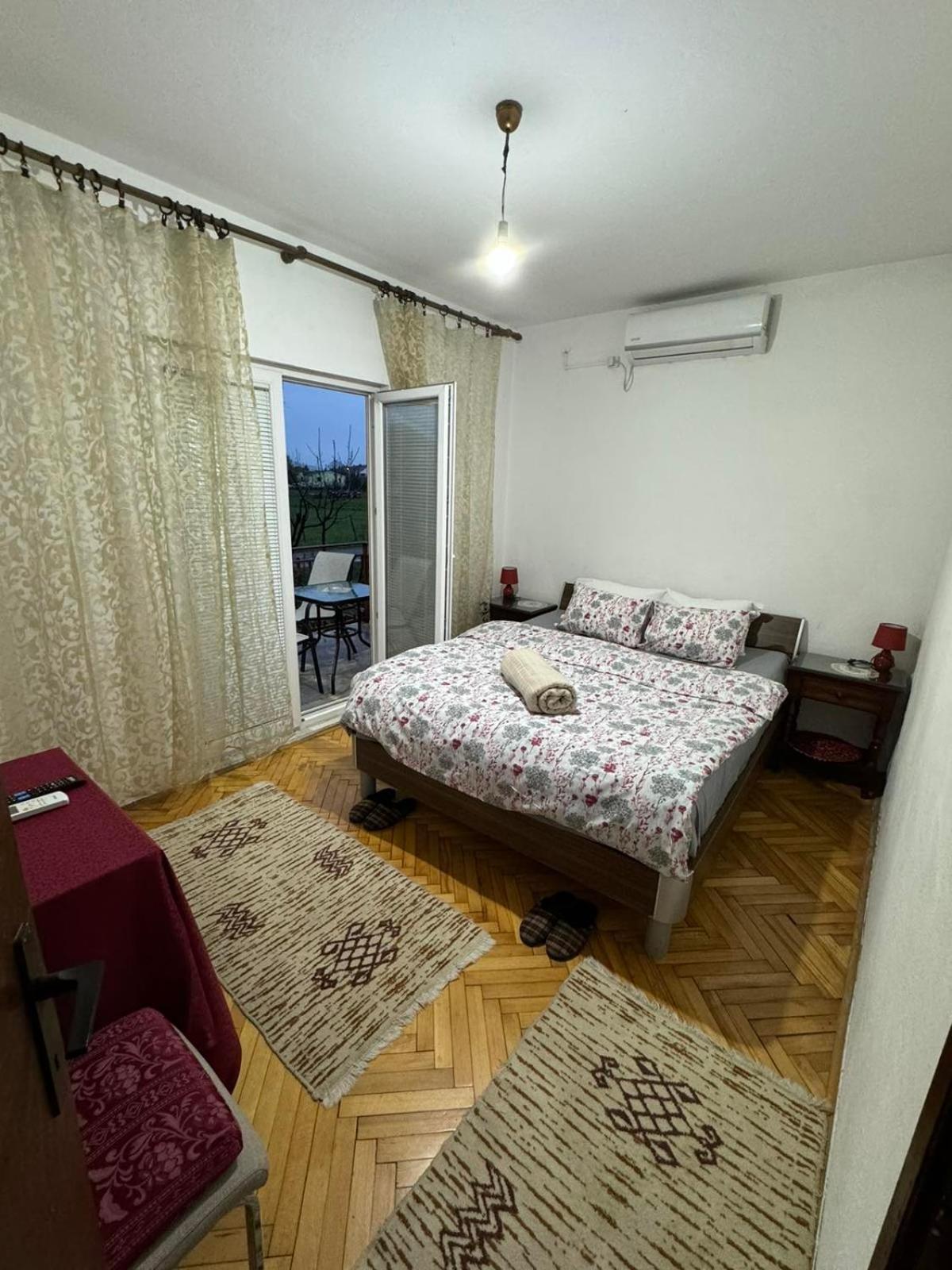 Large Double Room photo 1
