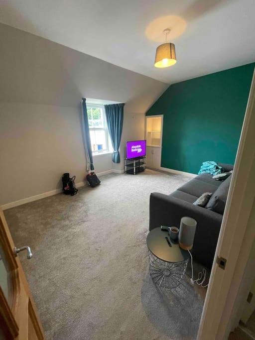 Three-Bedroom Apartment photo 3