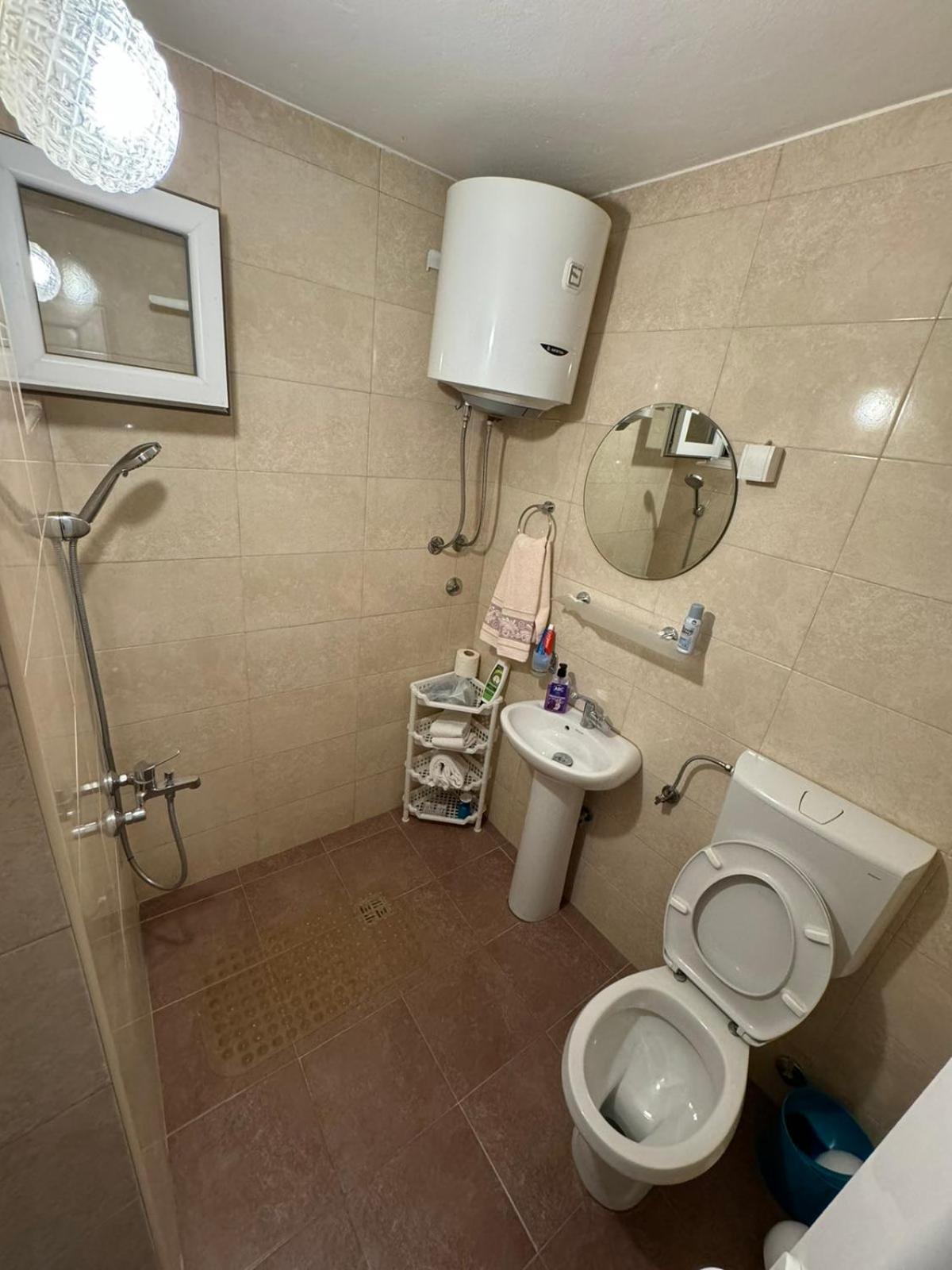 Twin Room with Private Bathroom photo 2