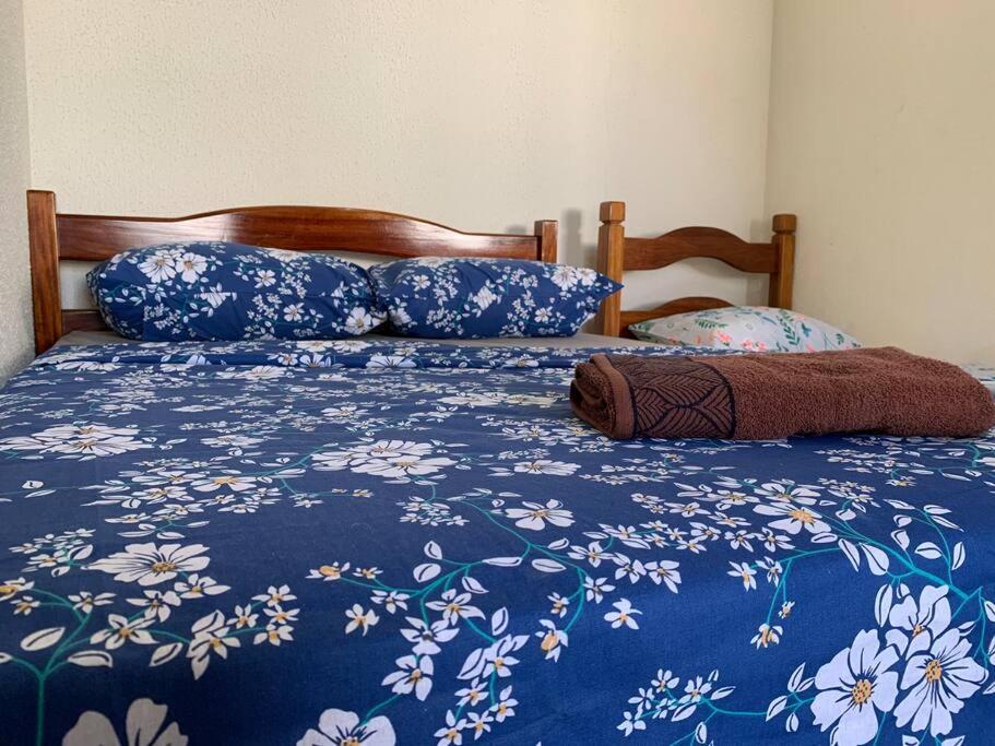 Five-Bedroom House photo 1