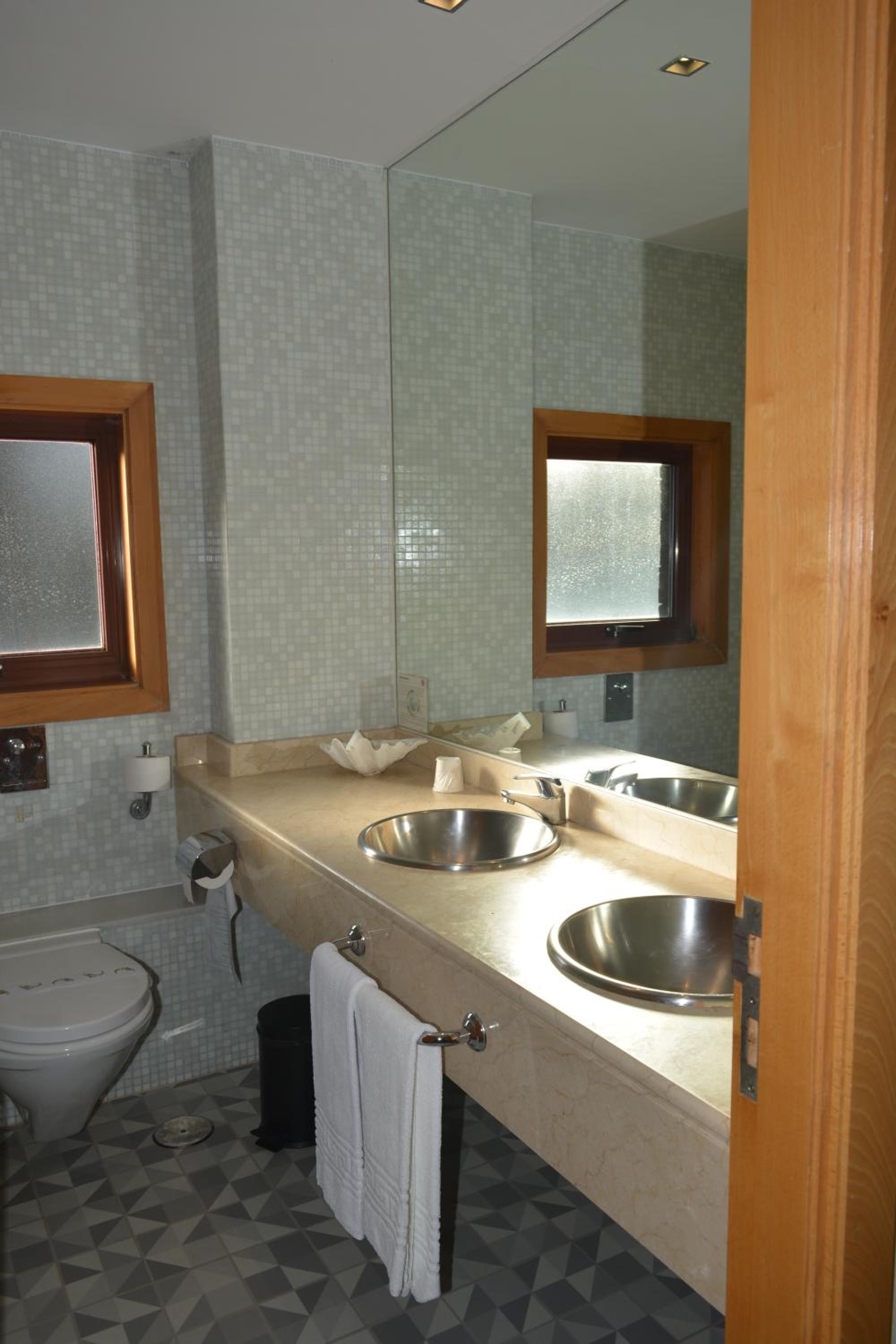 Double or Twin Room (2 Adults) - Photo 9