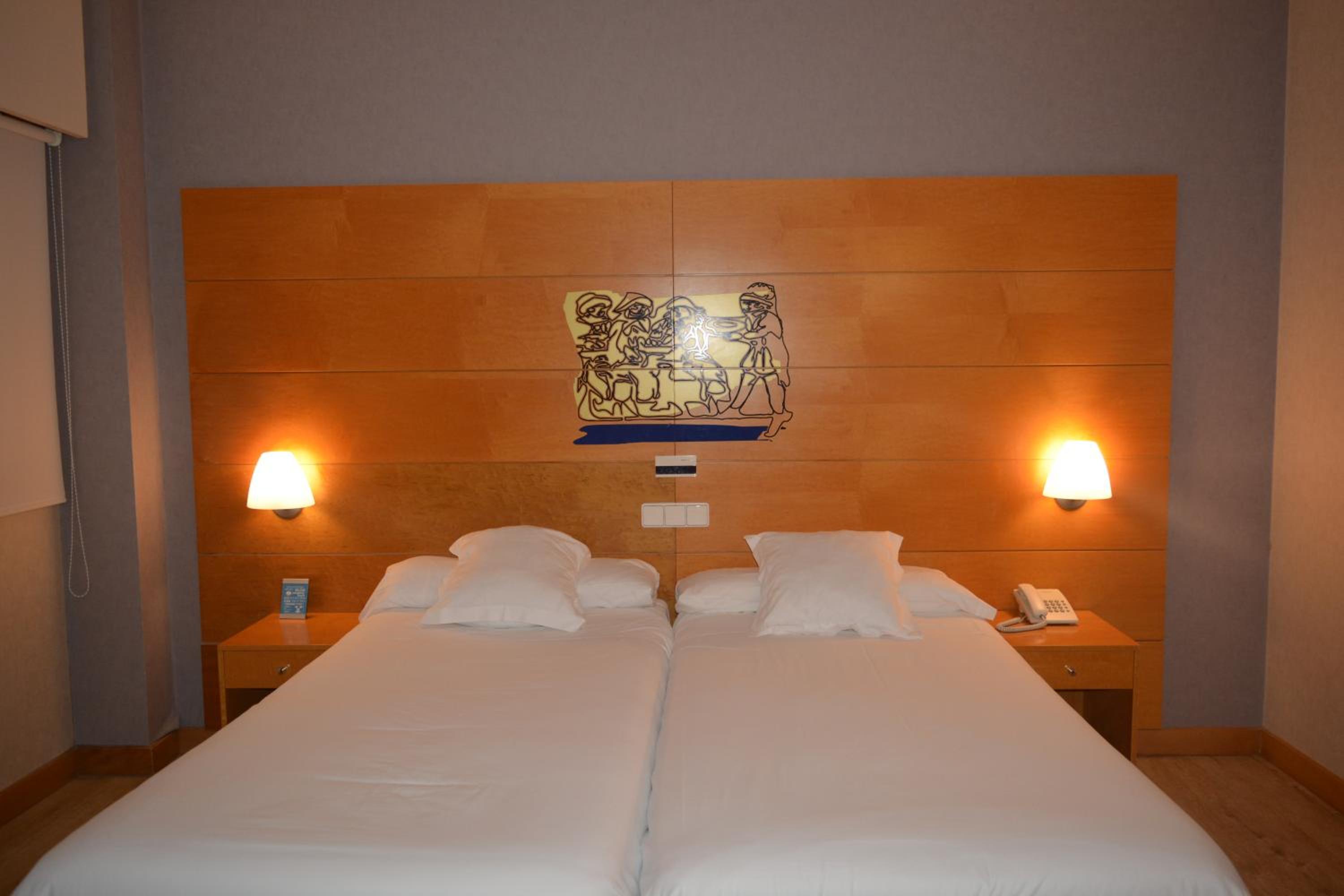 Double or Twin Room (2 Adults) - Photo 4