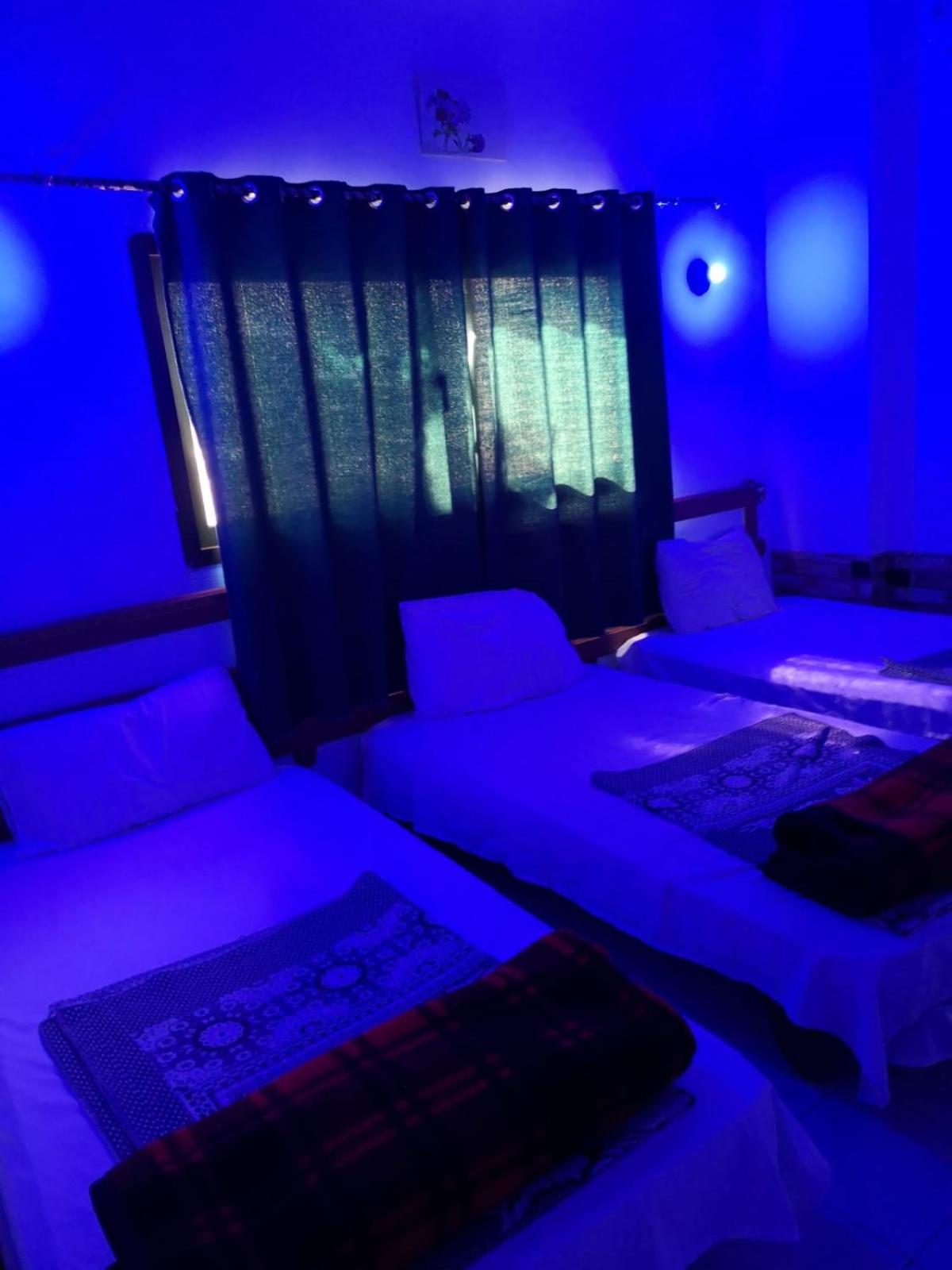 Triple Room with Private Bathroom - Photo 11