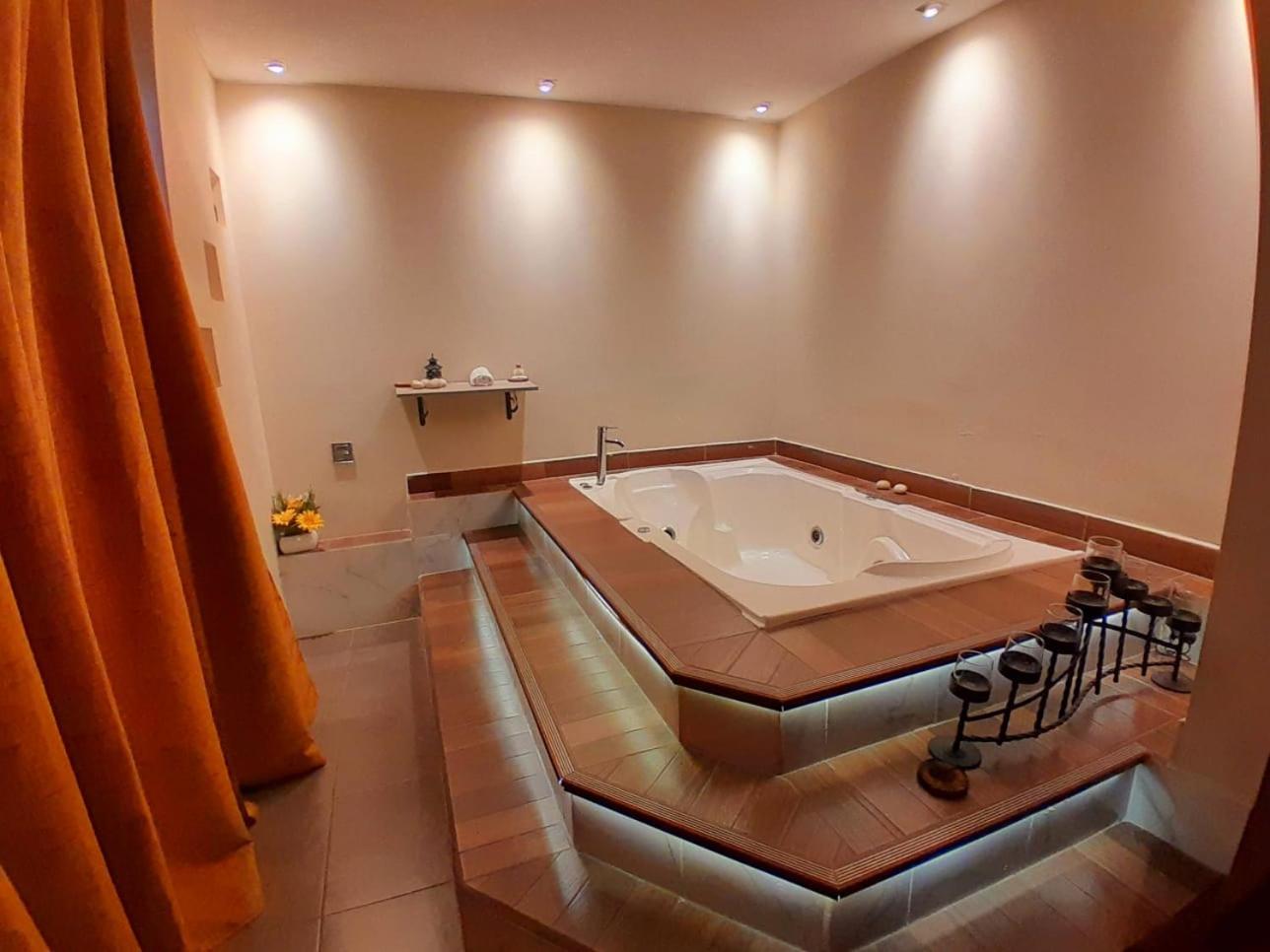Deluxe King Suite