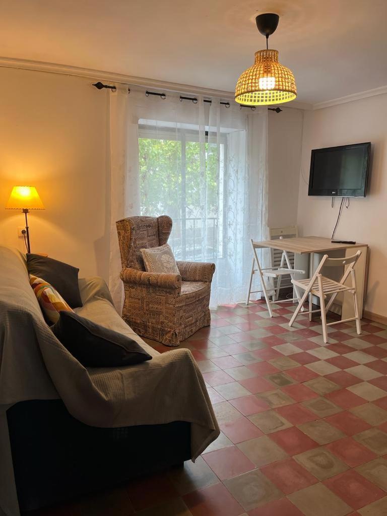 Three-Bedroom House photo 3