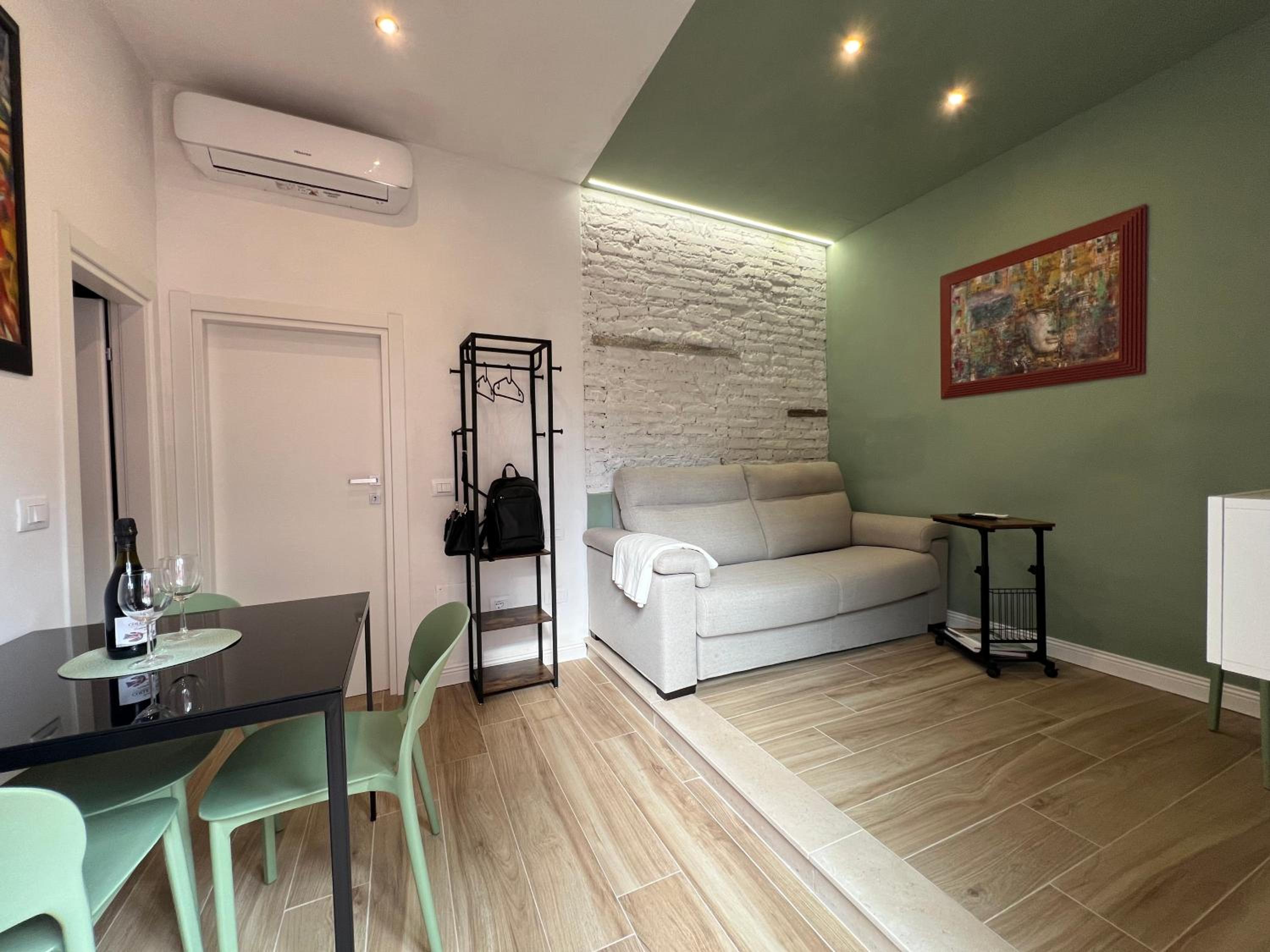 One-Bedroom Apartment photo 1