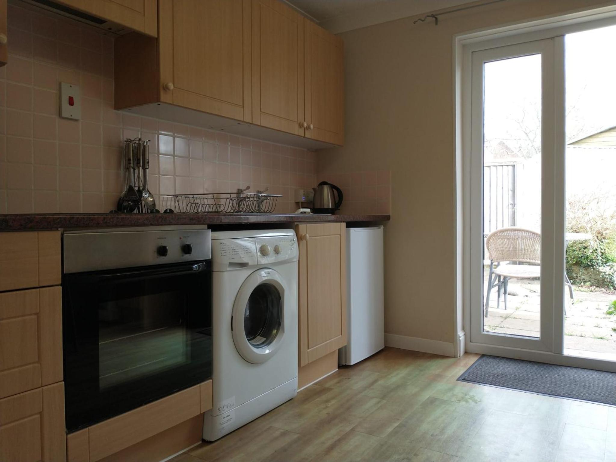 Two-Bedroom Bungalow - Photo 2