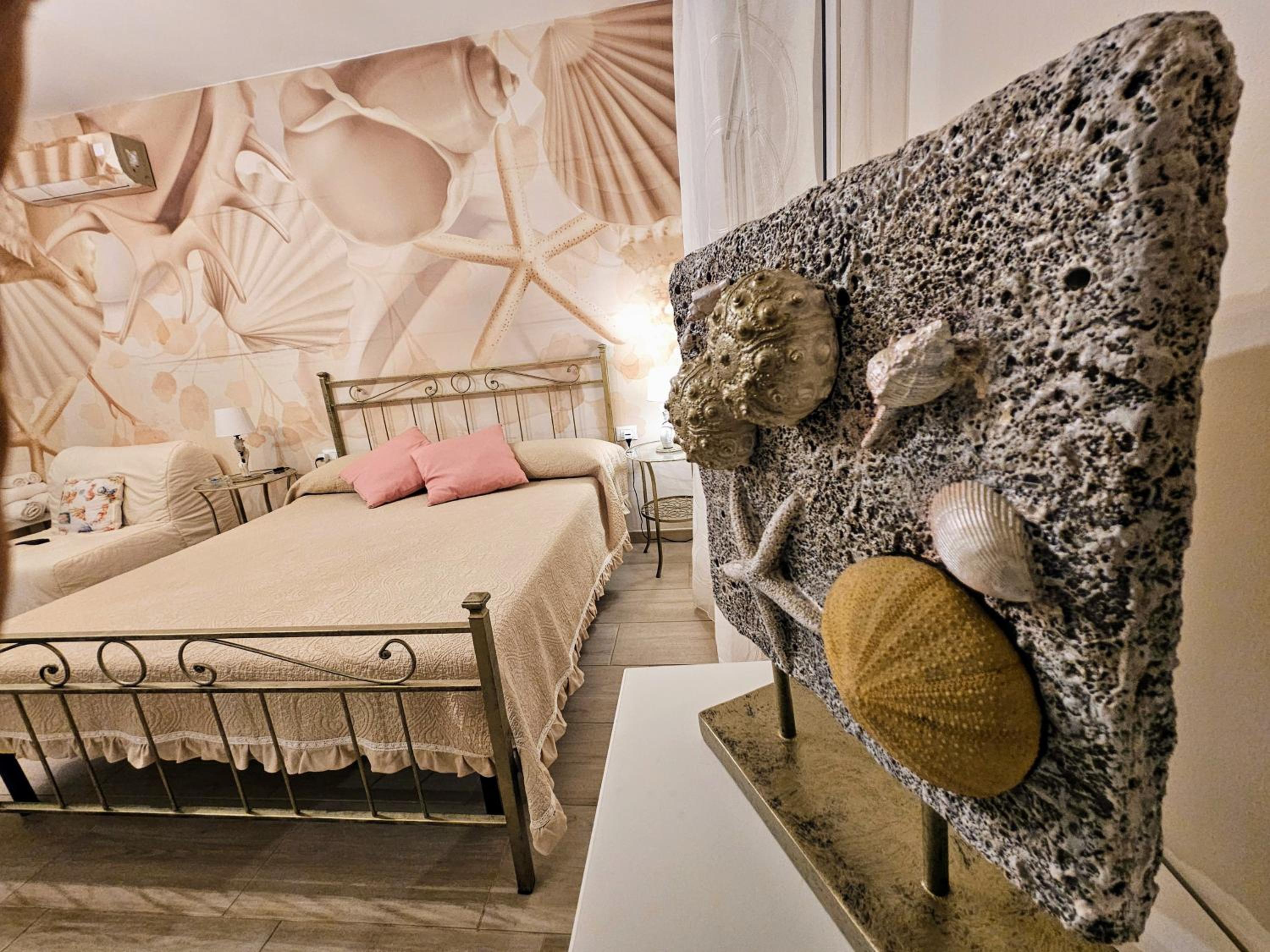 Deluxe Room (2 Adults + 1 Child)