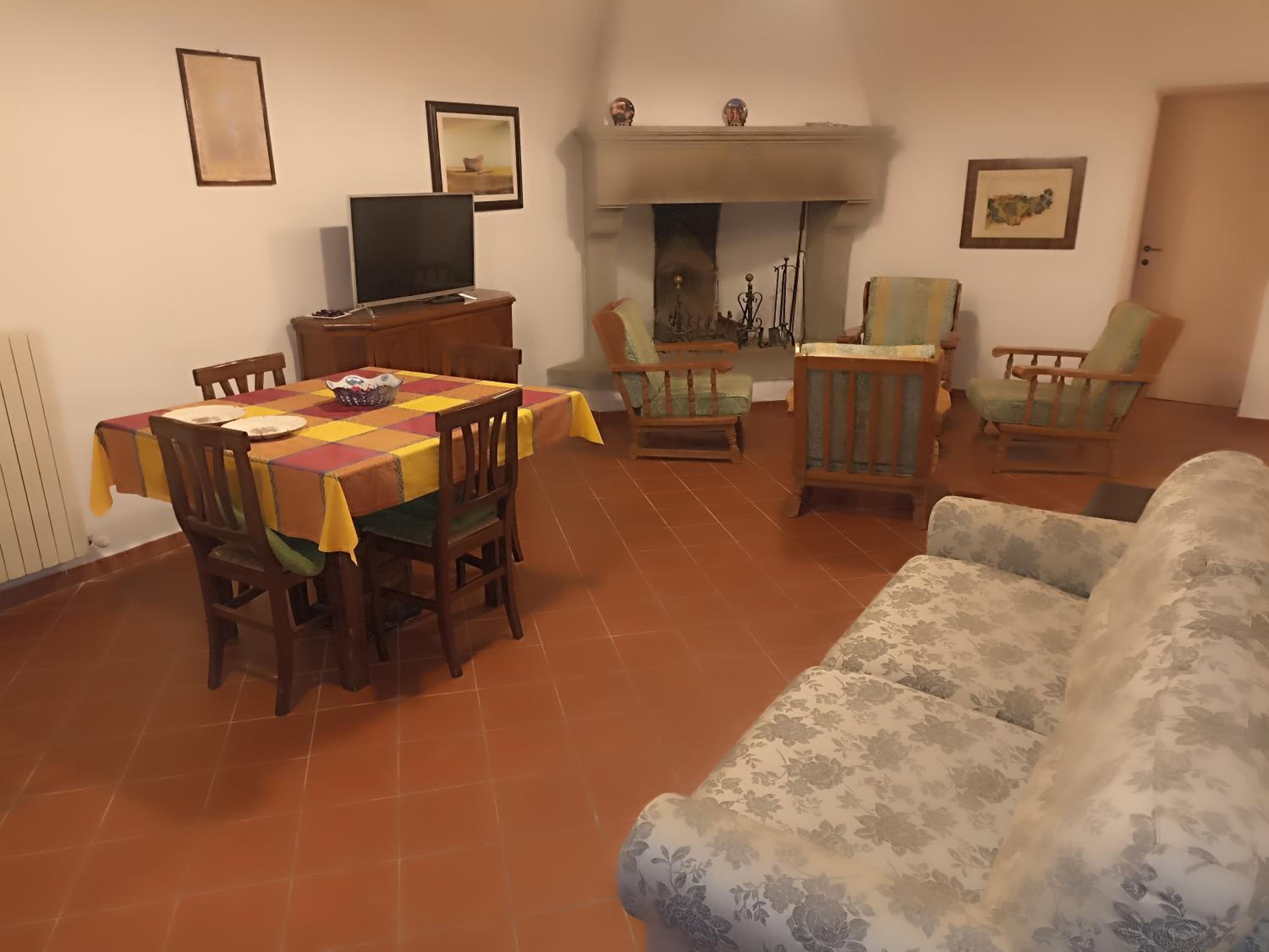 Five-Bedroom House photo 1