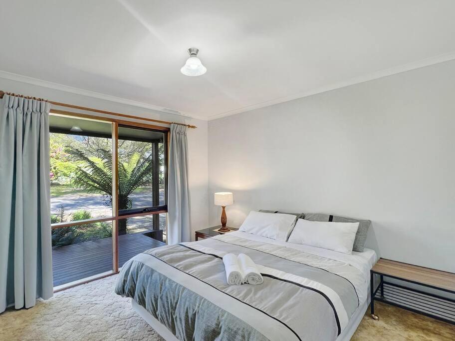 Three-Bedroom House photo 3