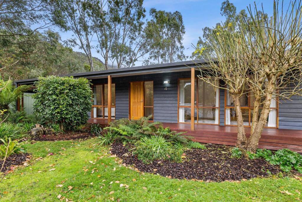 Three-Bedroom House photo 2