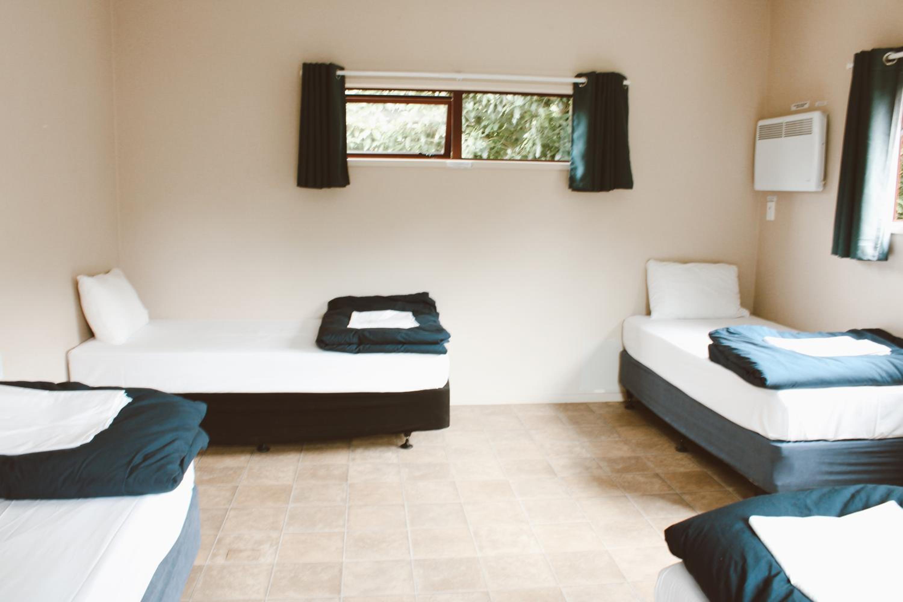 Bed in 4-Bed Mixed Dormitory Room photo 2