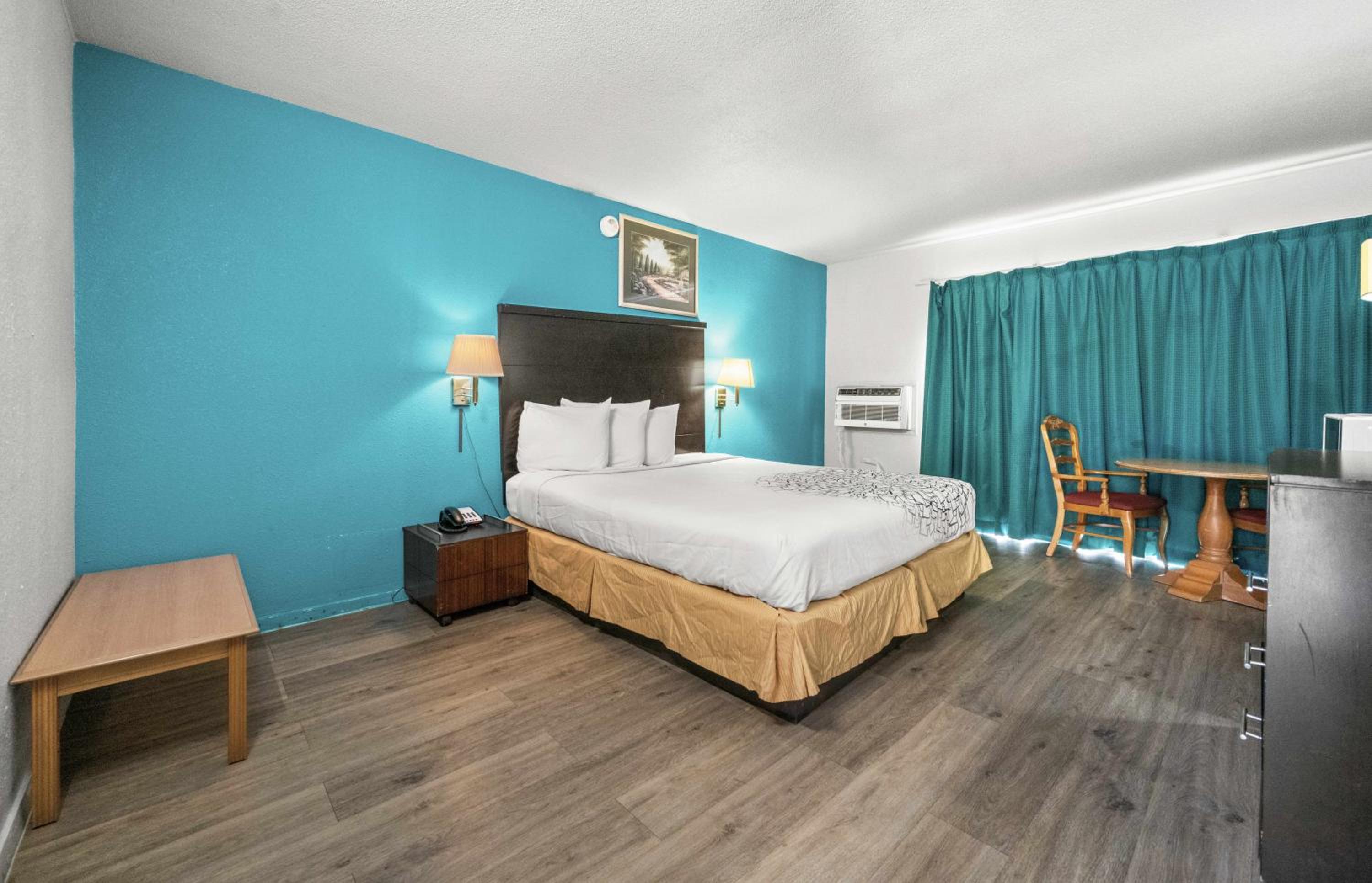 Deluxe King Room photo 3