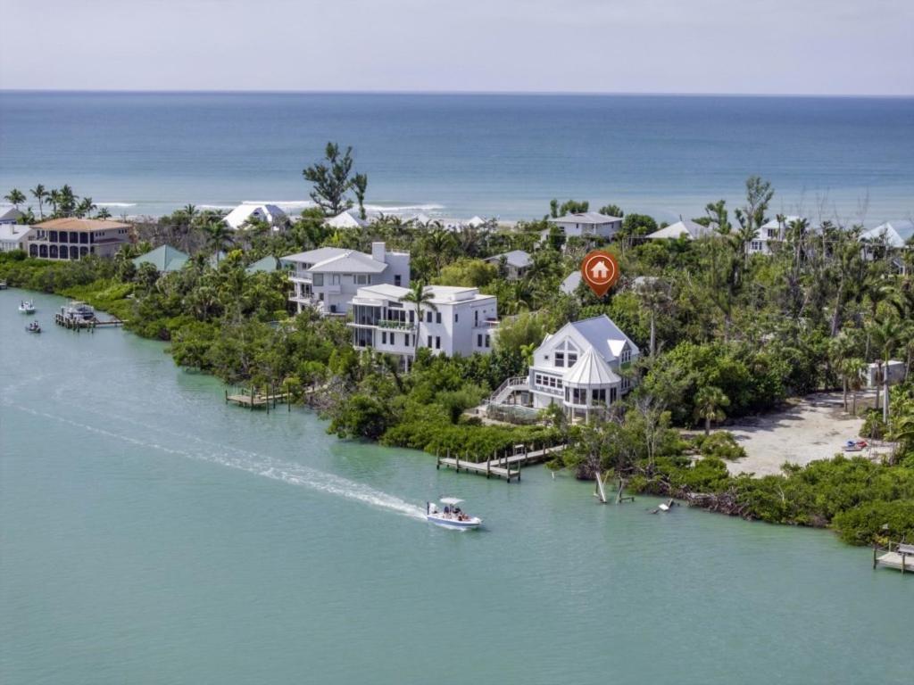 Four-Bedroom Vacation Home photo 2