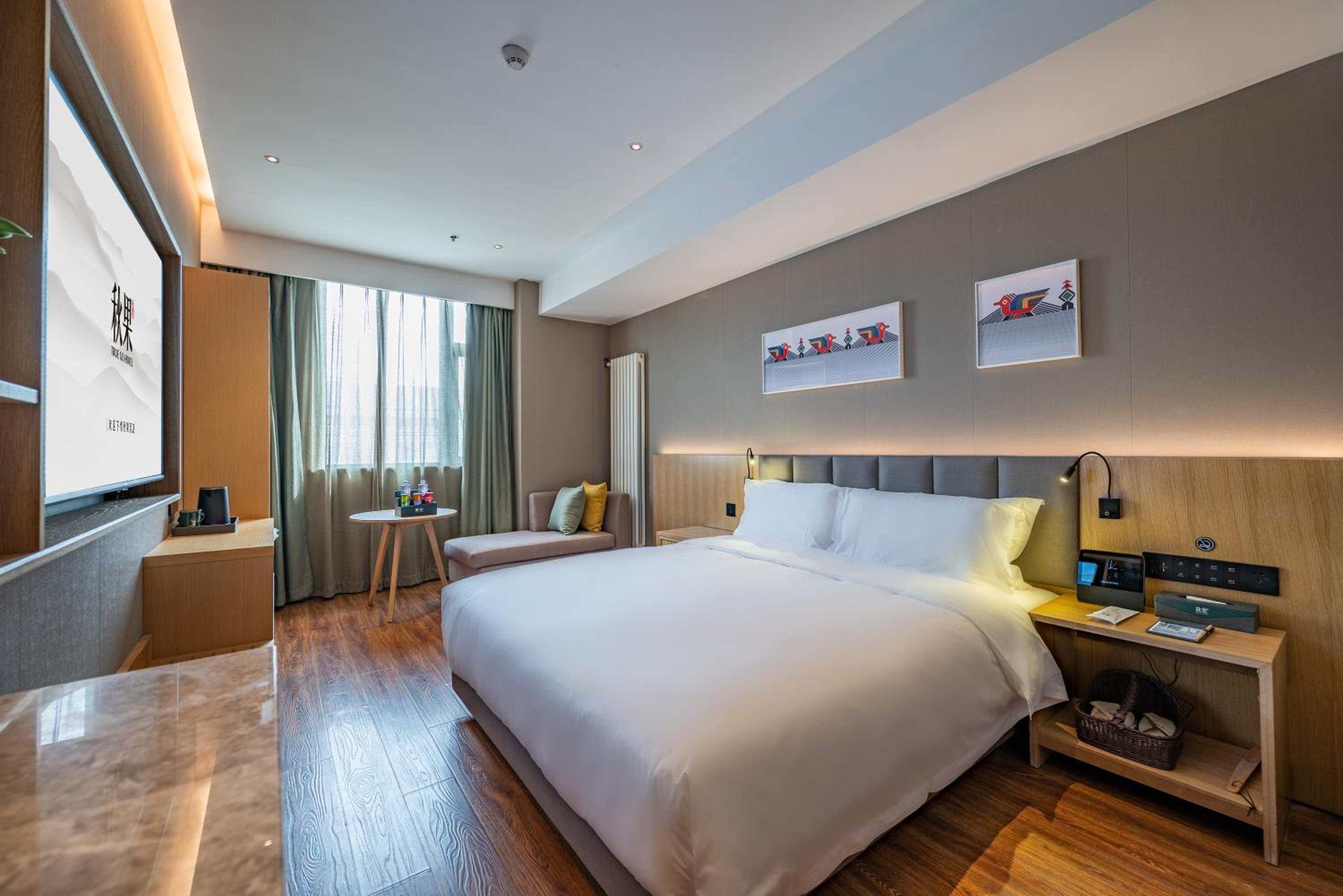 Business King Room