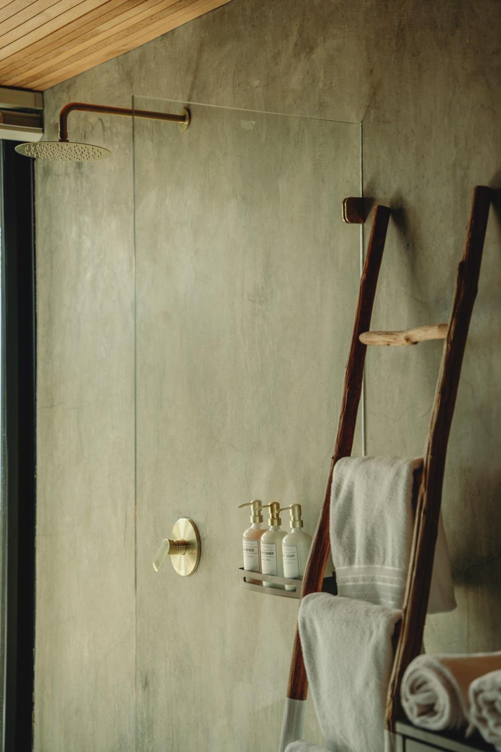 Deluxe Suite with Spa Bath photo 2