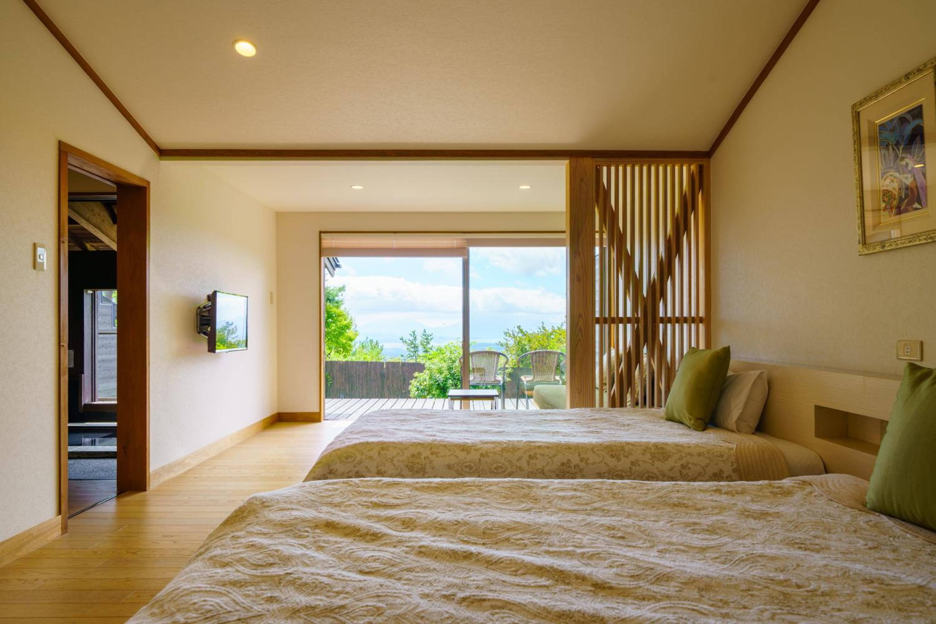 Twin Room with Private Bathroom photo 1