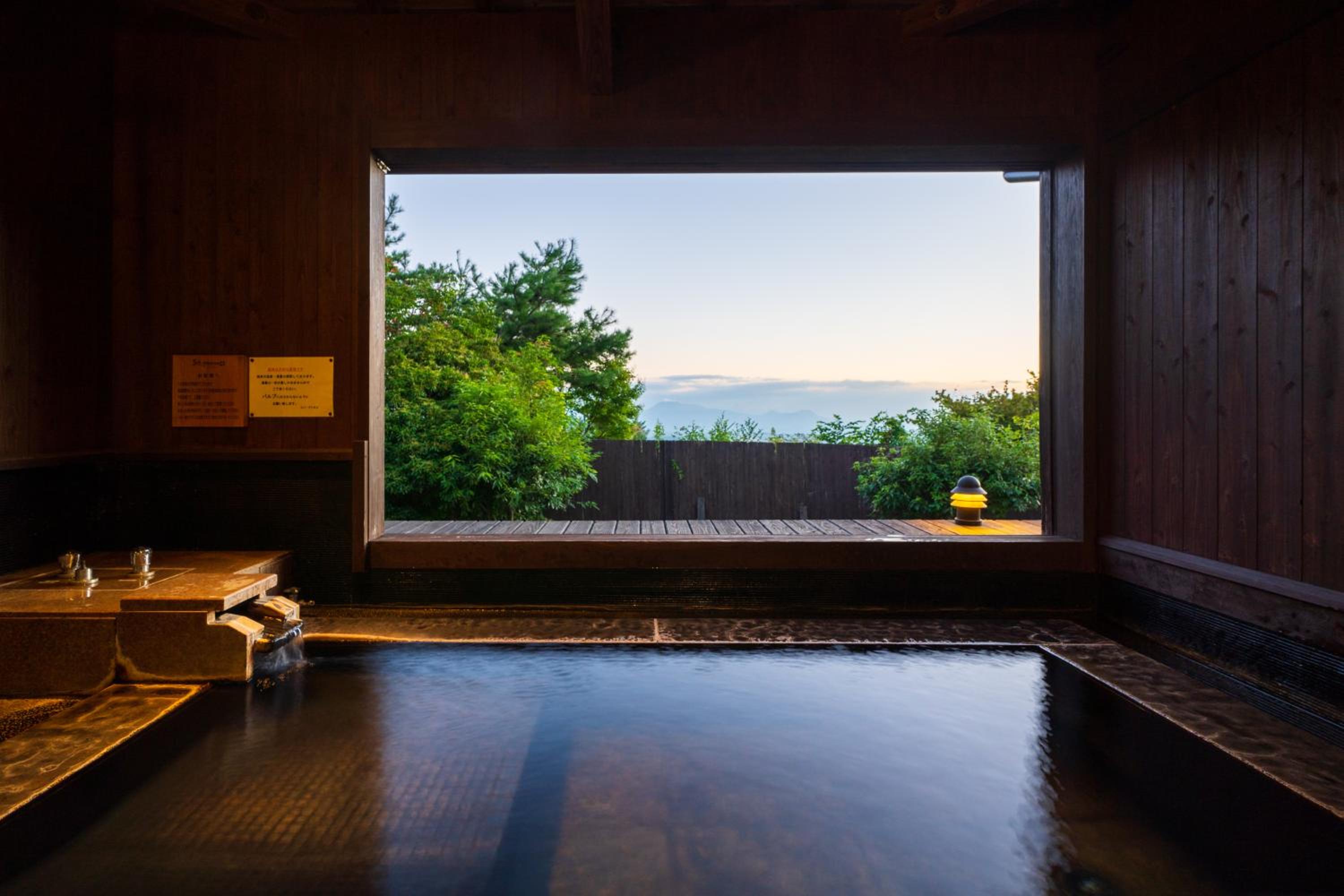 Twin Room with Private Bathroom photo 3