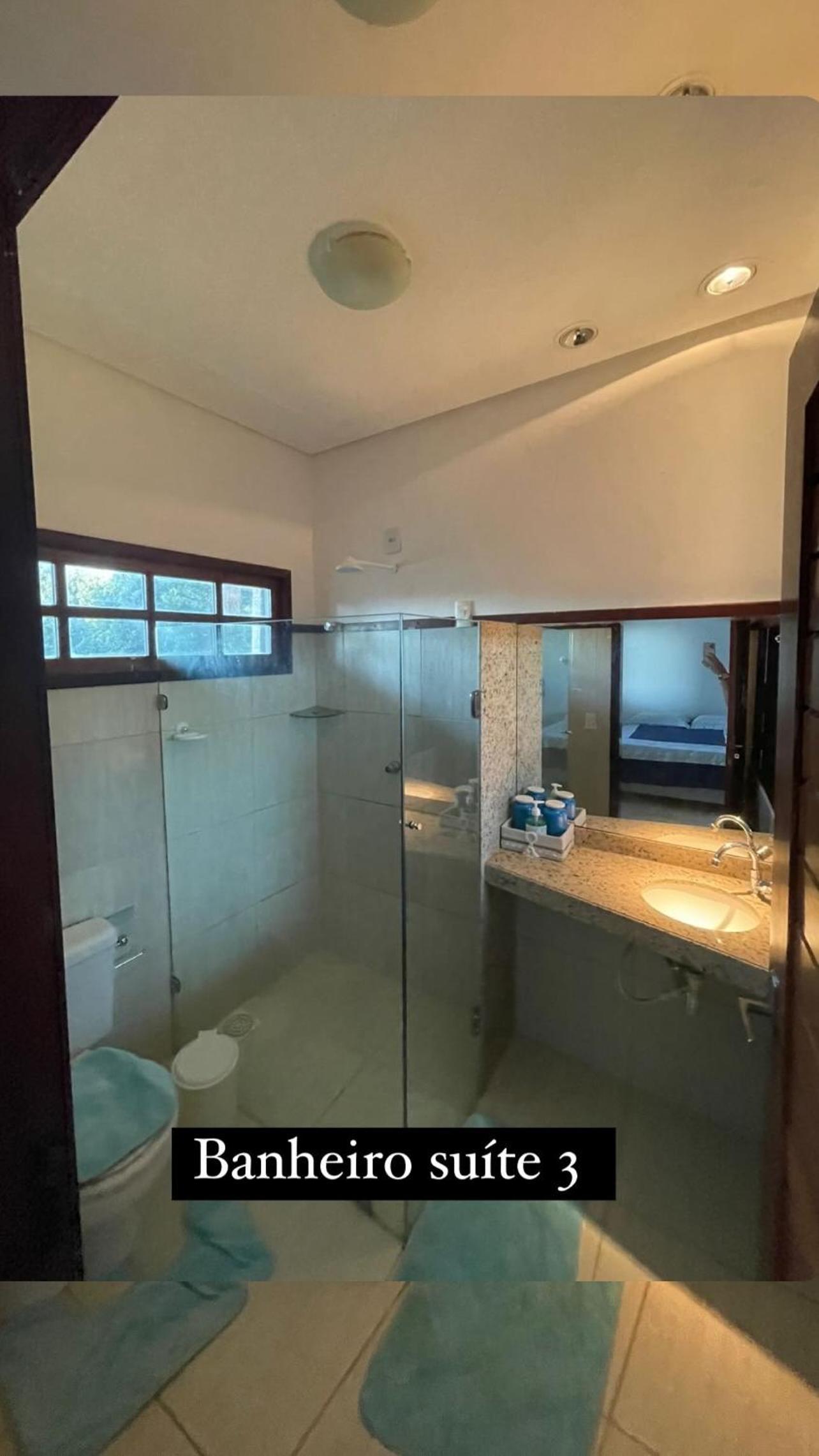 Six-Bedroom House photo 2