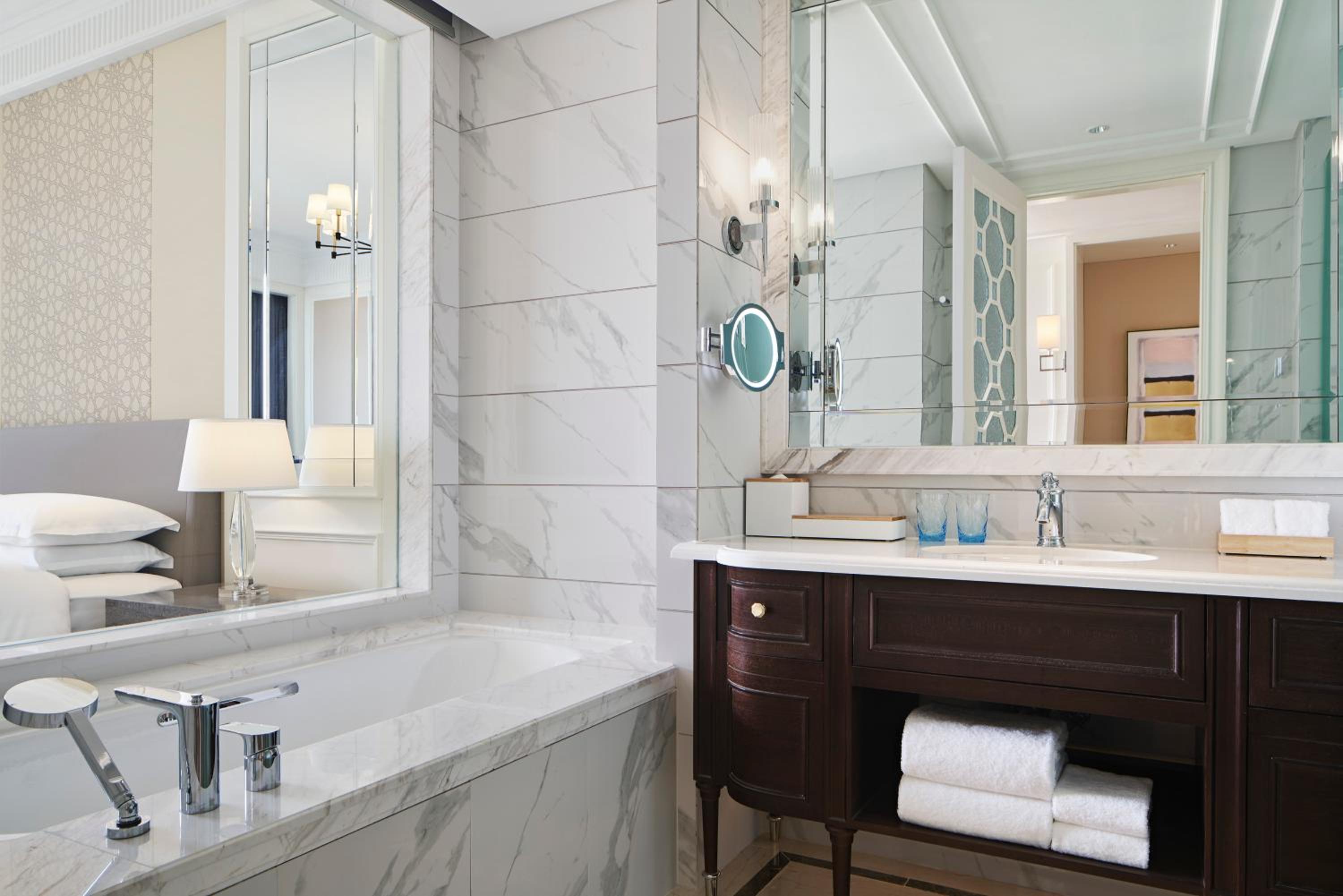Business Deluxe, Guest room, 2 Double, City view
