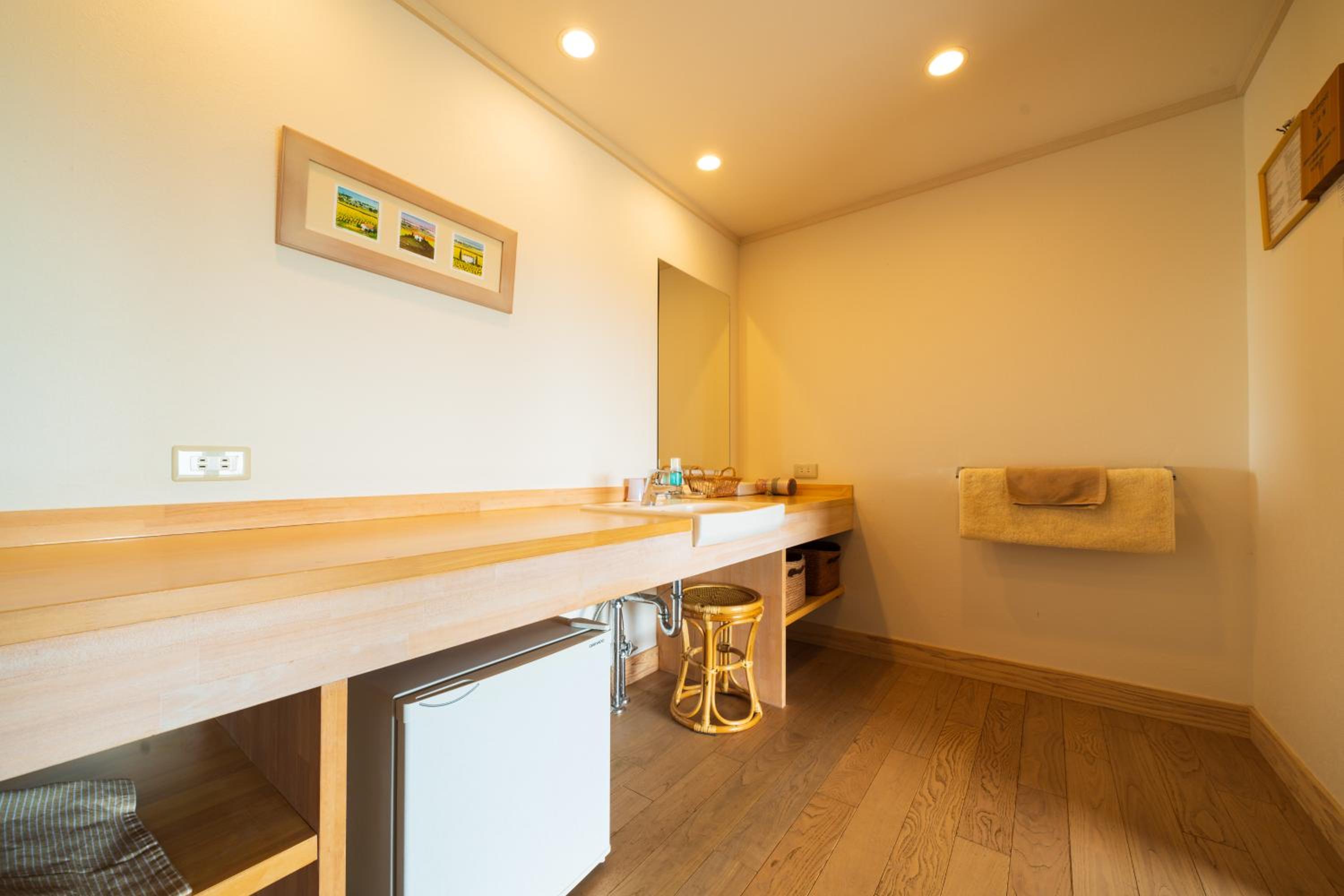 Twin Room with Private Bathroom - Photo 6