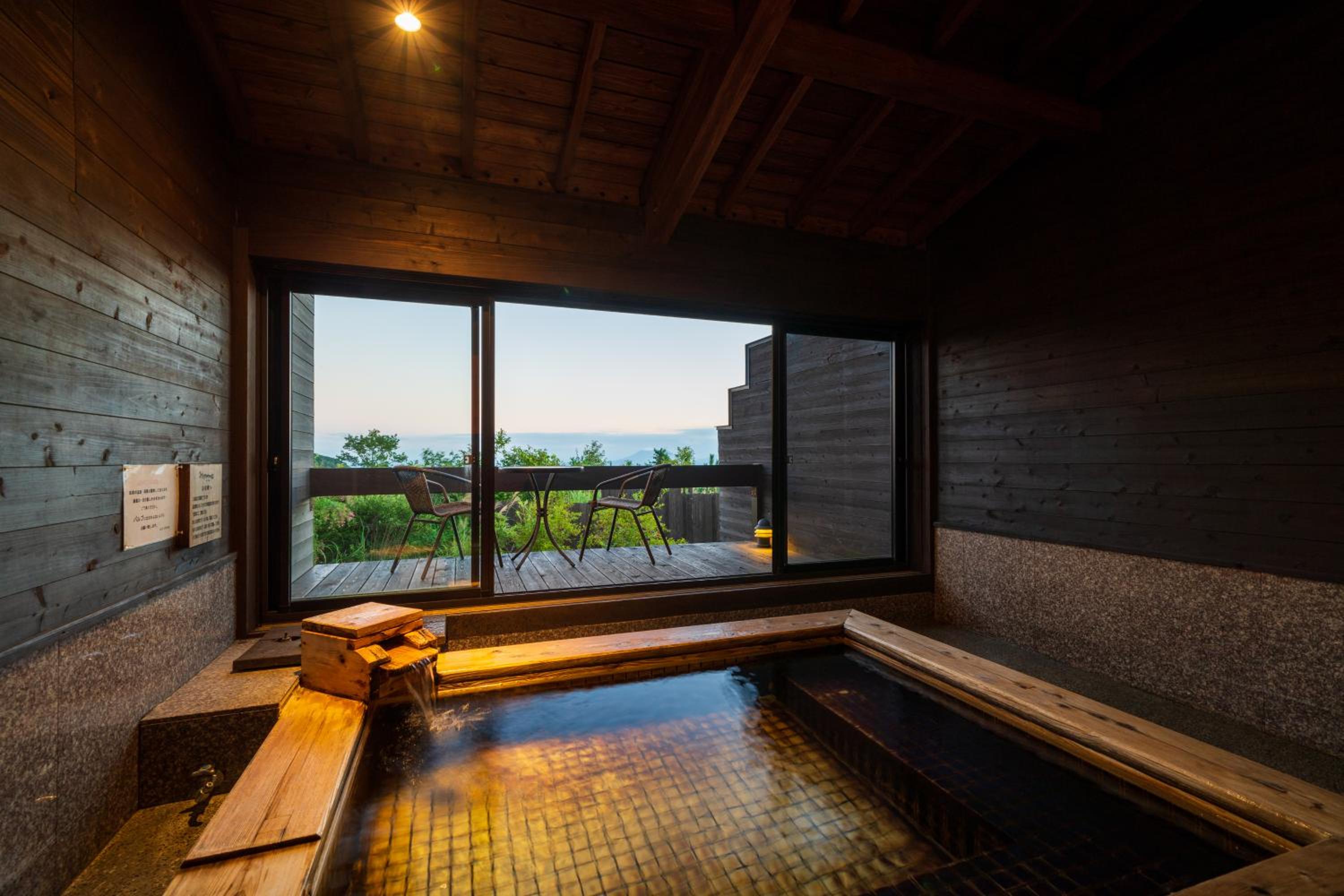 Quadruple Room with Private Bathroom photo 2