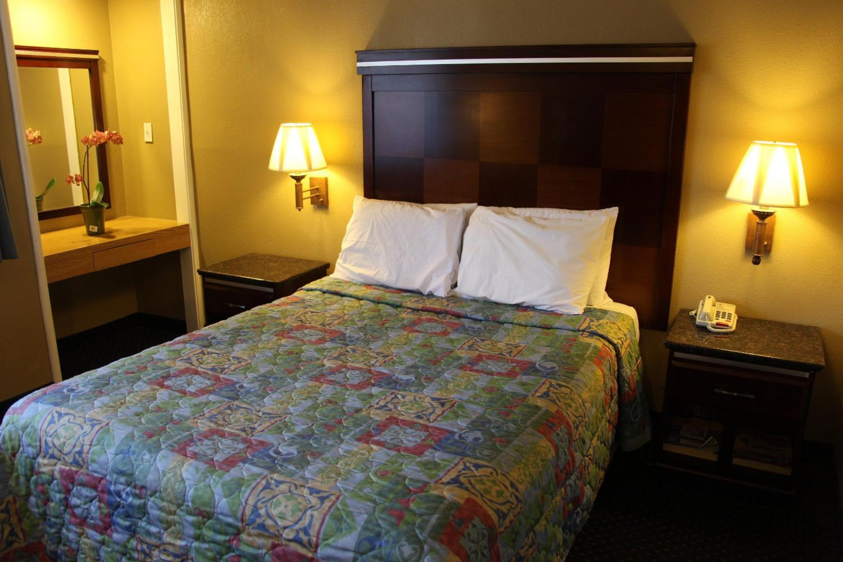 Queen Room - Photo 4