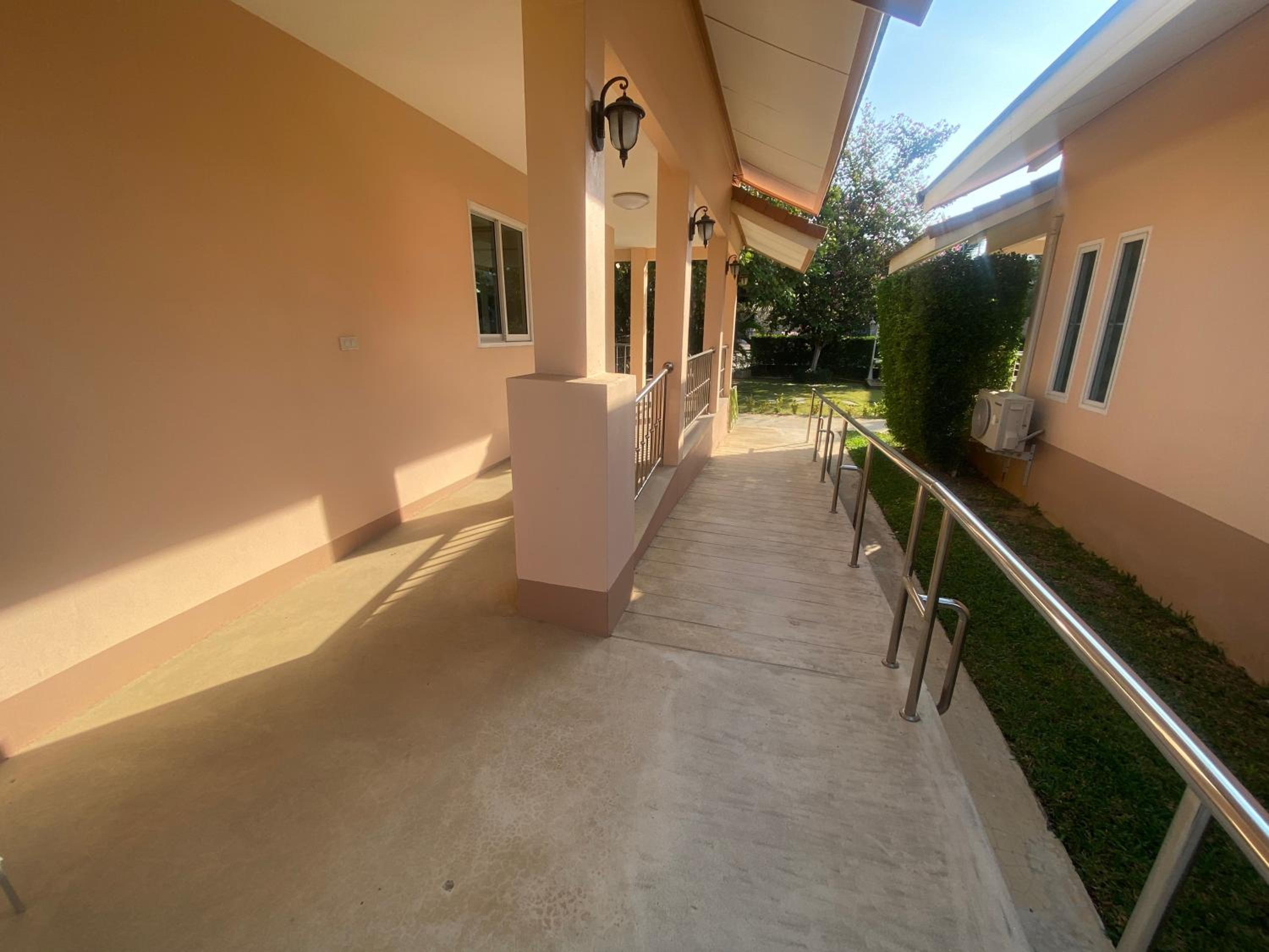 One-Bedroom House - Photo 10