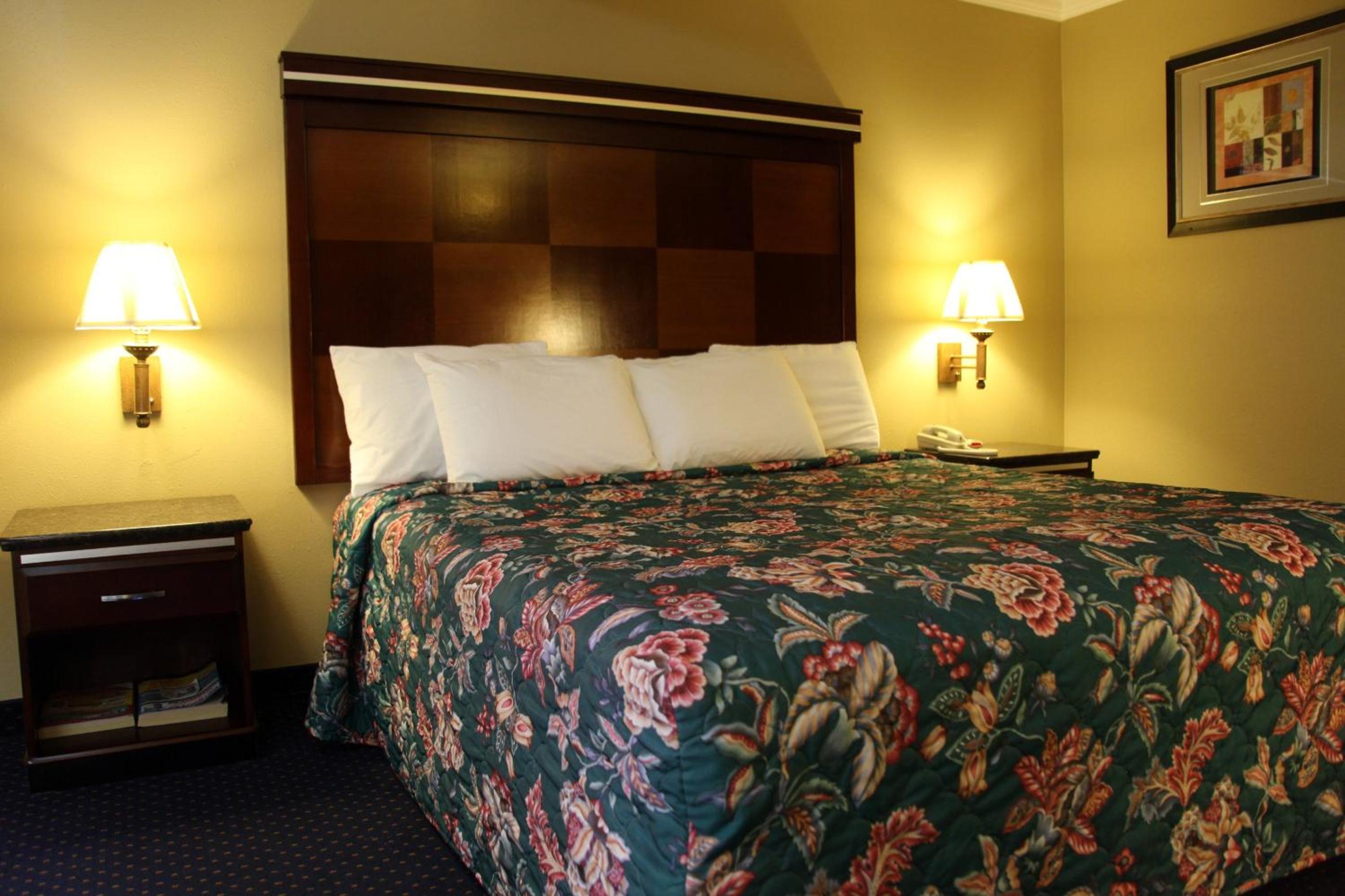 Queen Room - Photo 6