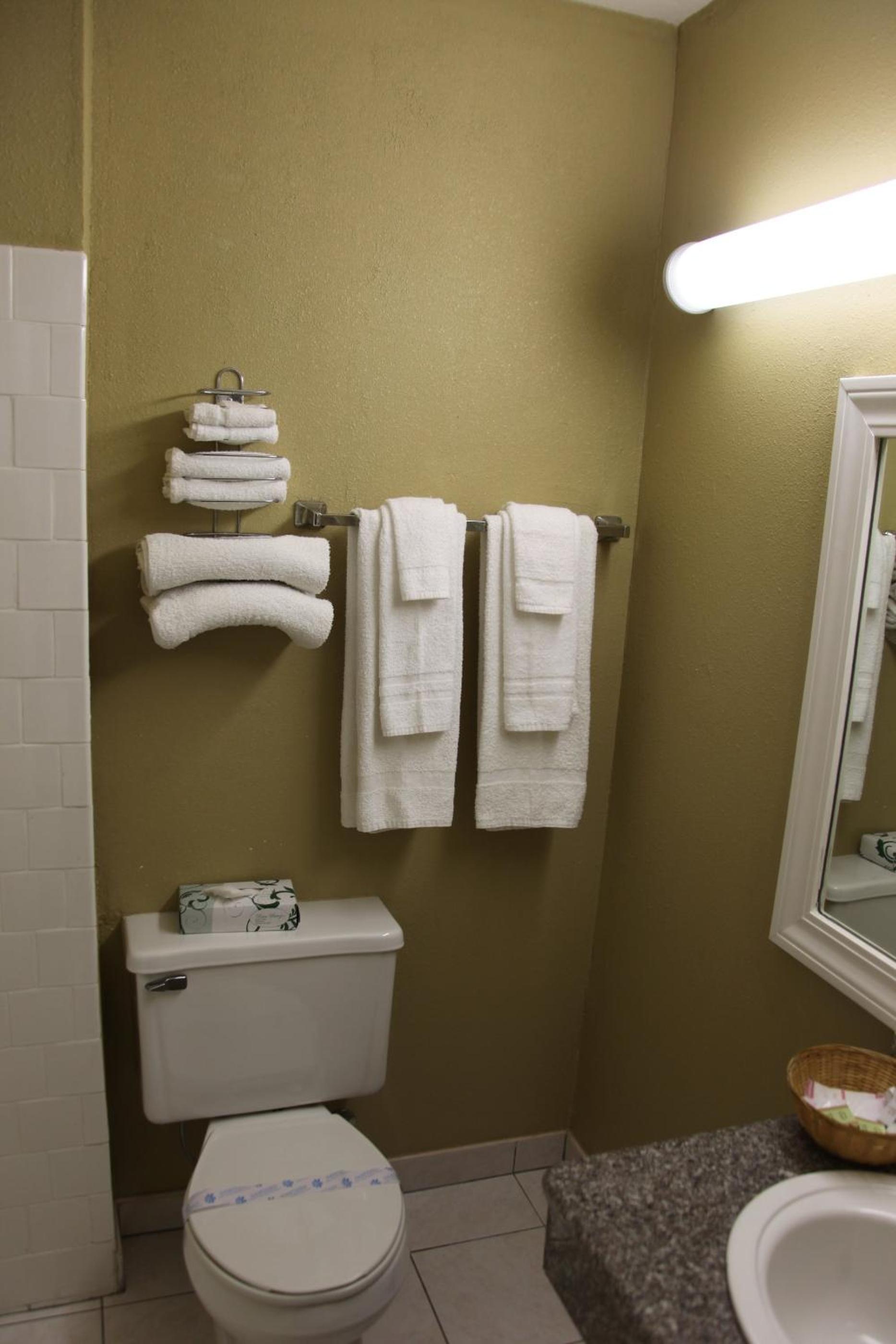 Queen Room - Photo 5
