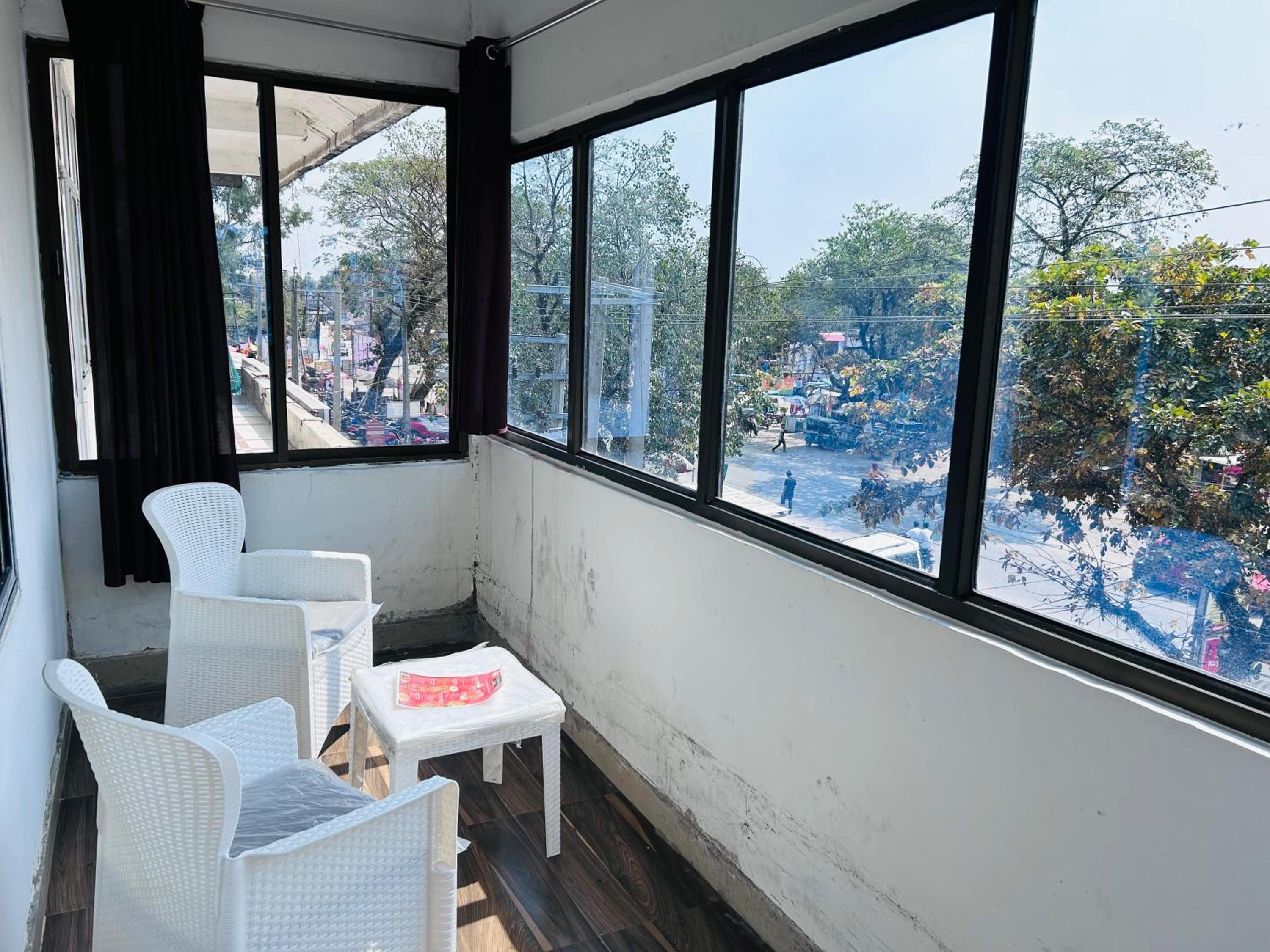 6-Bed Mixed Dormitory Room
