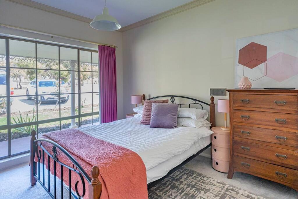 Seven-Bedroom House photo 1