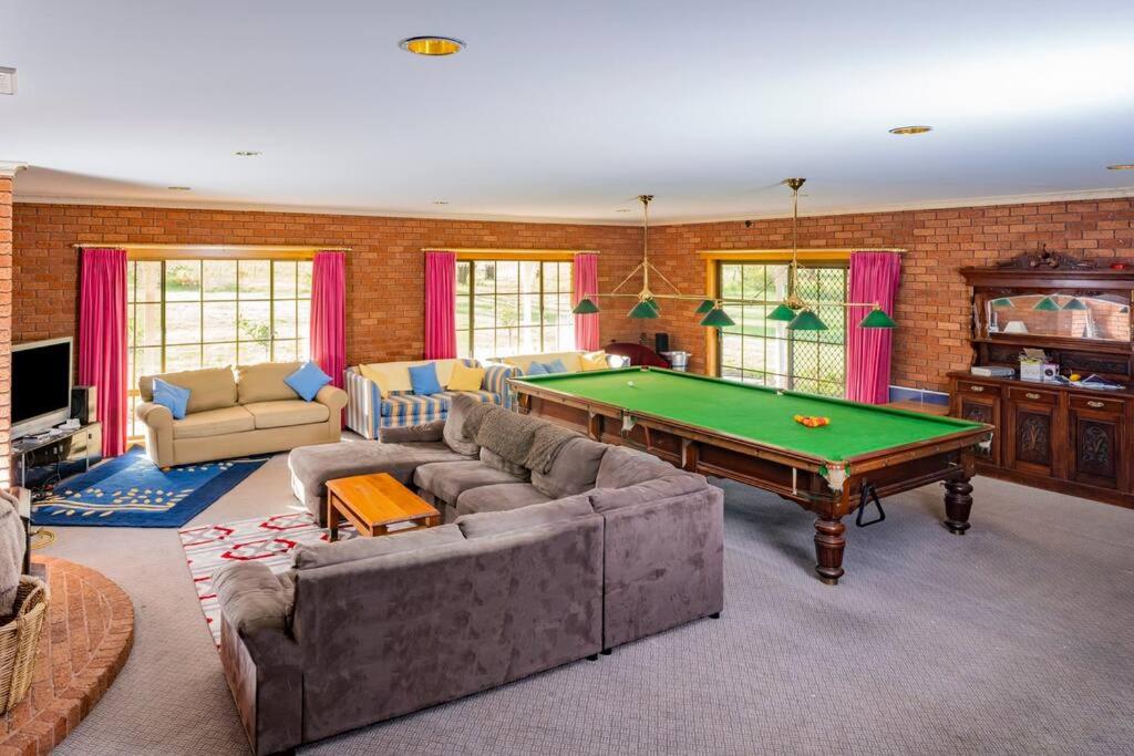 Seven-Bedroom House photo 3