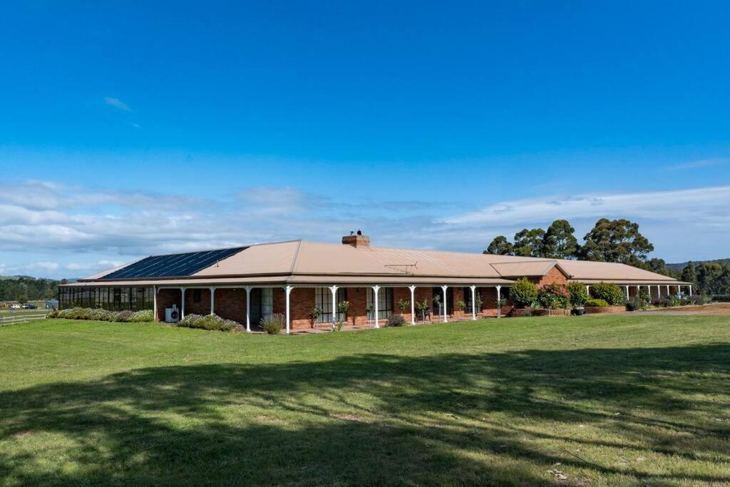 Seven-Bedroom House photo 2