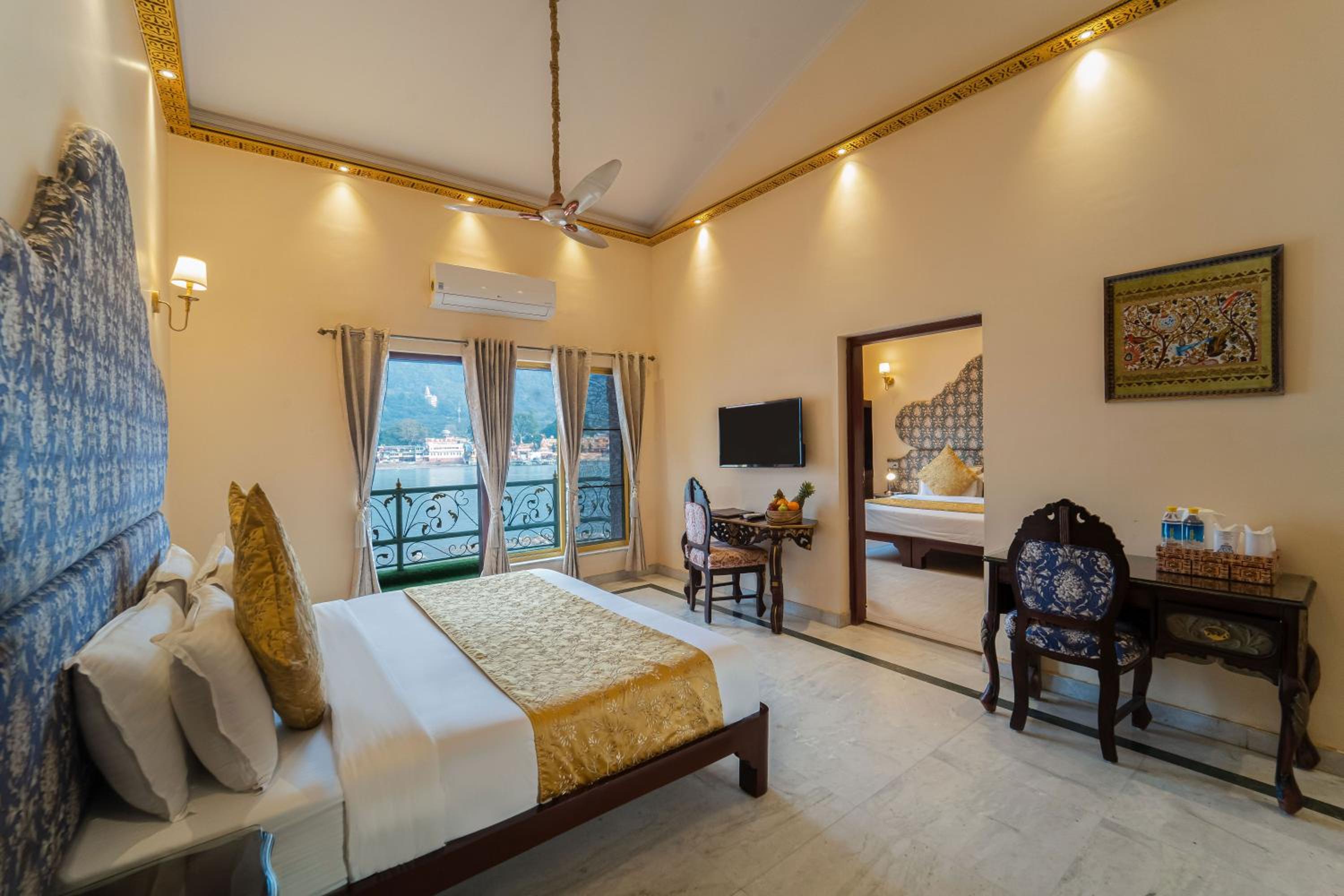 Family Suite with Ganga View and Complimentary Hi Tea and Mini-bar - Photo 1