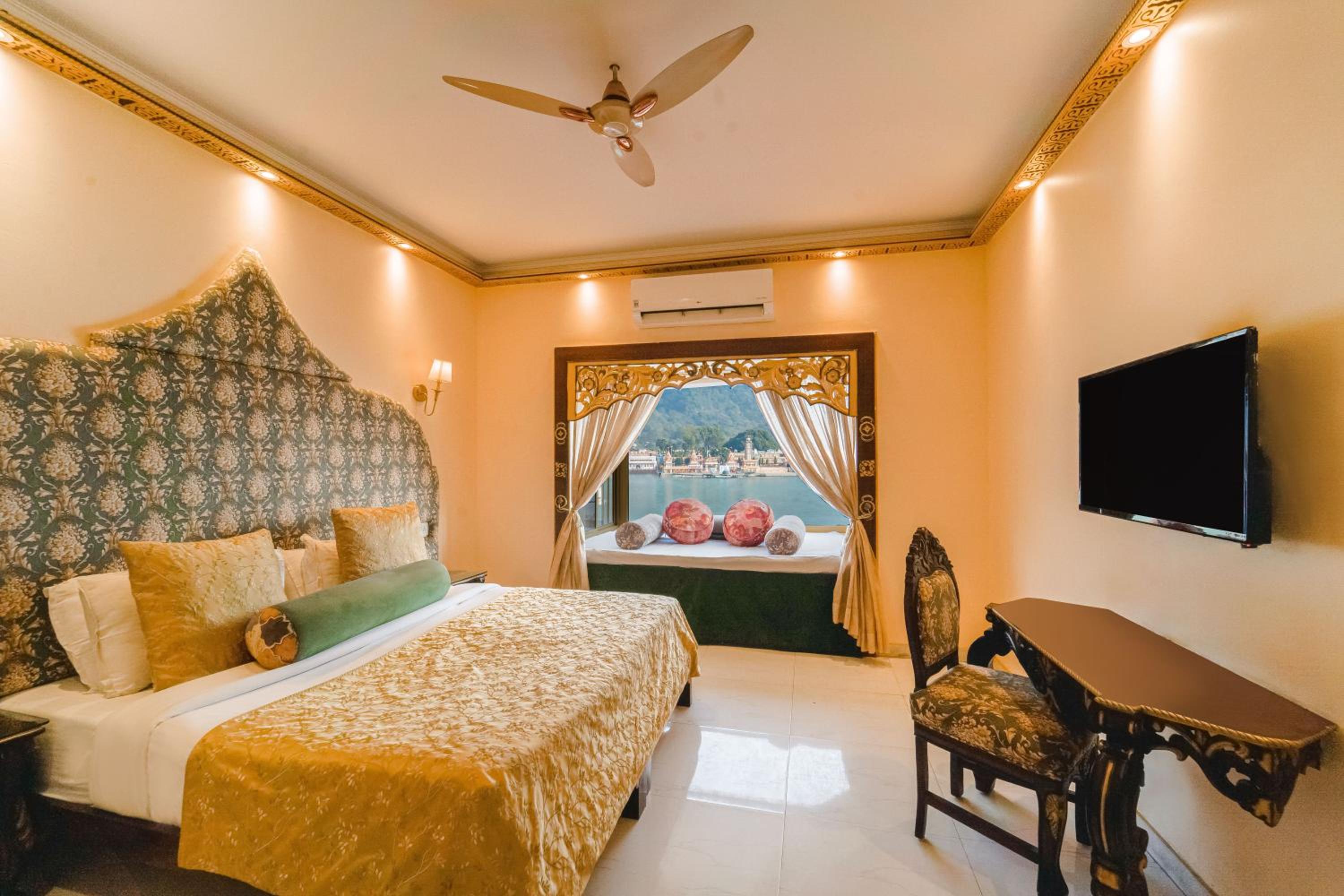 Premier Ganga View With Complimentary Hi Tea and Mini-bar - Photo 1