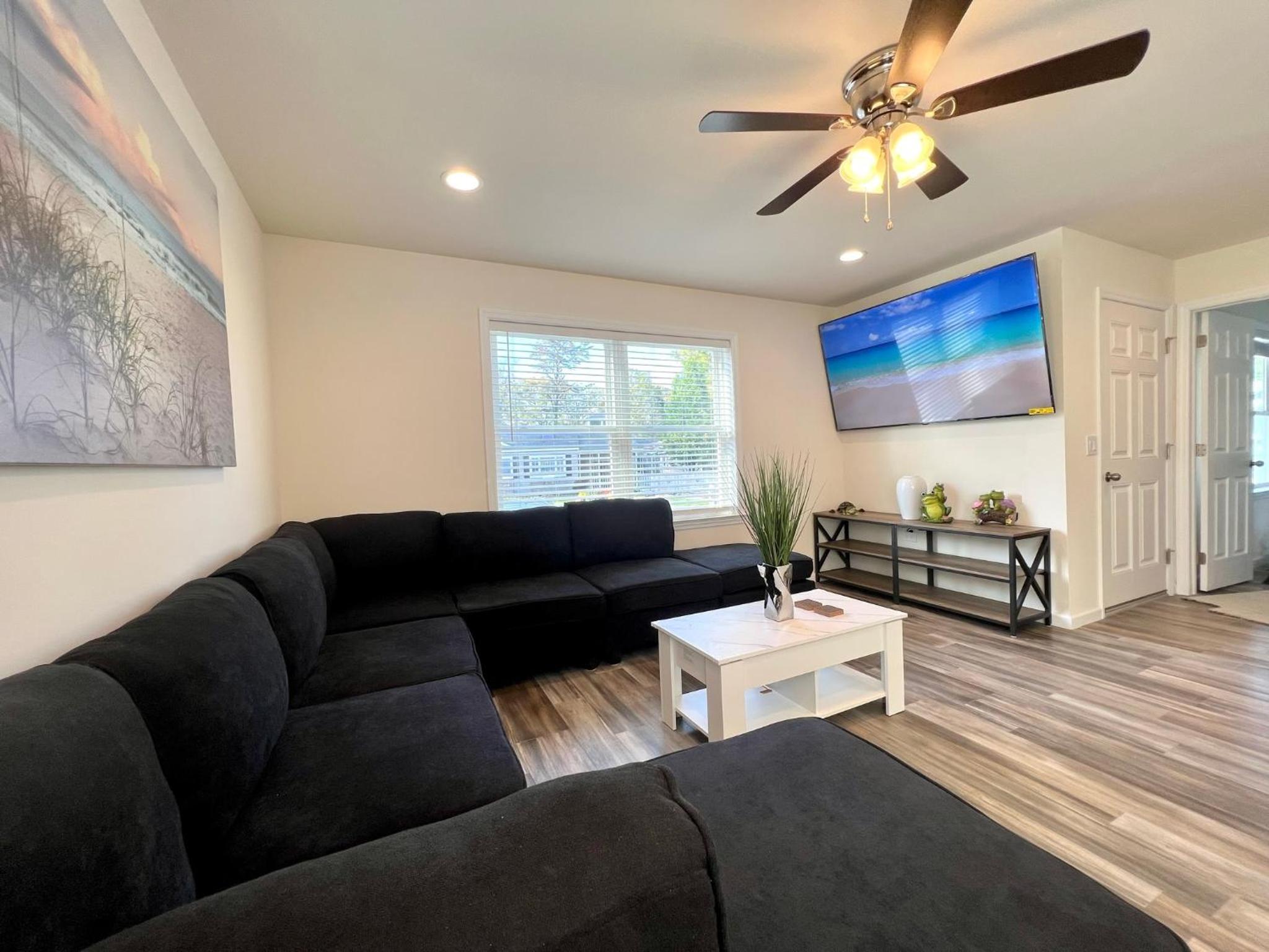 Five-Bedroom House photo 1